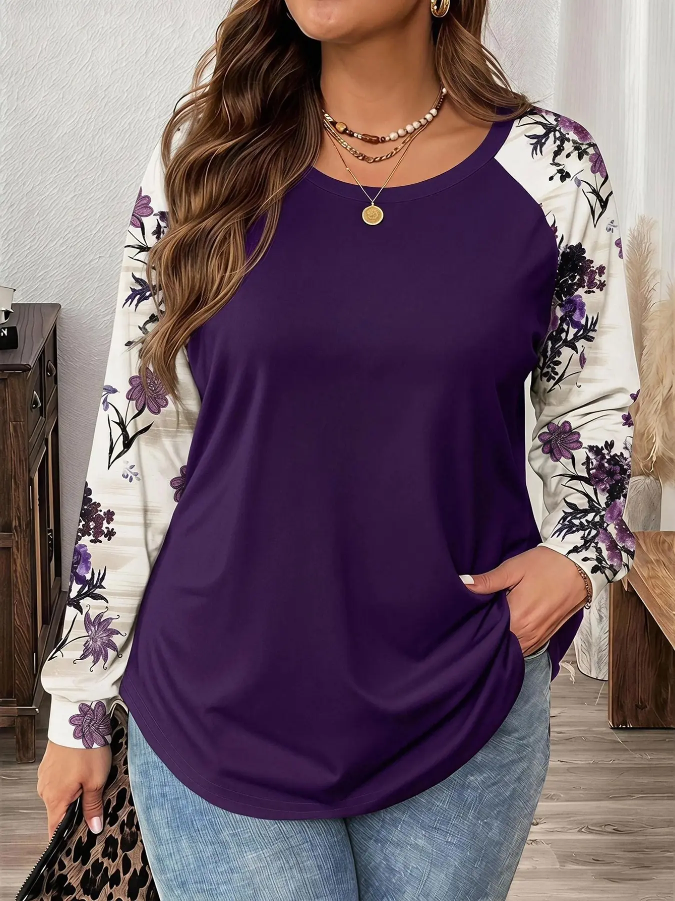 Plus Size Women Raglan Long Sleeve Tunic Top, Vintage Floral Print Sleeve, Round Neck Casual Loose Fit T-Shirt, Curved Hem Soft Basic Tee, Trendy Fall Floral Color Block T-Shirt for Curvy Ladies Daily Wear