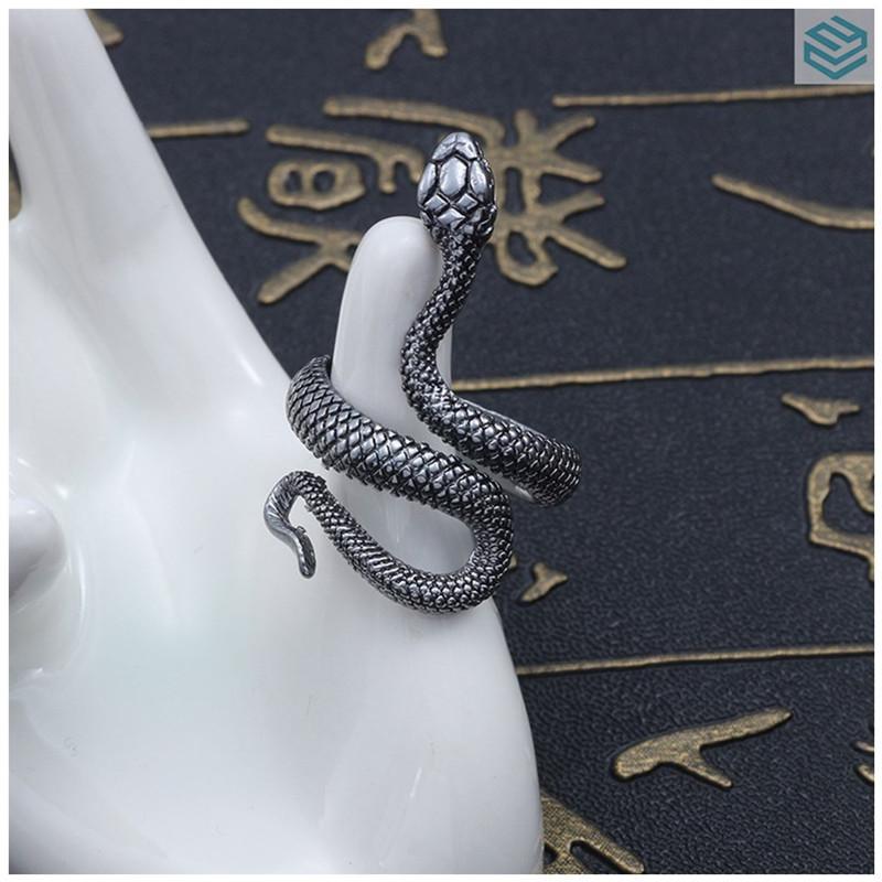 1 frog golden toad ring, retro vintage style, open ring design, personalized new style, can be worn alone or as a layered ring to match. Suitable for retro enthusiasts, trendy young people, and people with fun zodiac signs. It is a unique and eye-catching