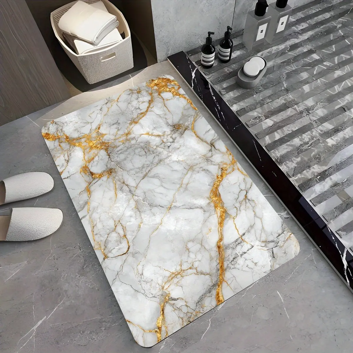 High-end single-piece luxury bathroom mat, featuring a gold and white marble pattern design, made from super-absorbent diatomaceous earth. This non-slip, quick-drying rug is perfect for various spaces, including home entrances, bathrooms, kitchens, and mo