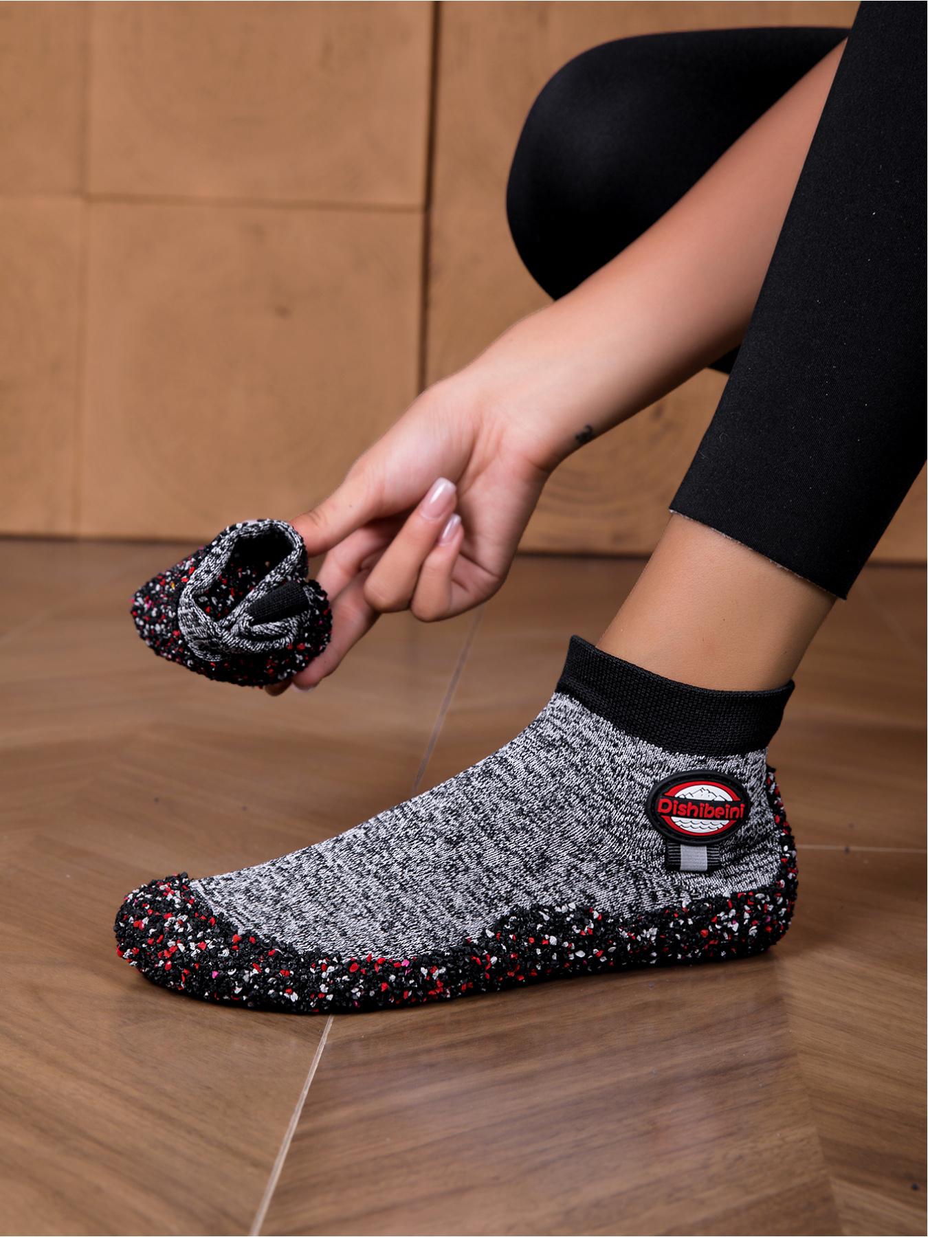 Ladies wear fitness yoga barefoot shoes with a widened toe design and a heel loop for easy on and off, suitable for fitness training, running, hiking, swimming, yoga and other sports scenes