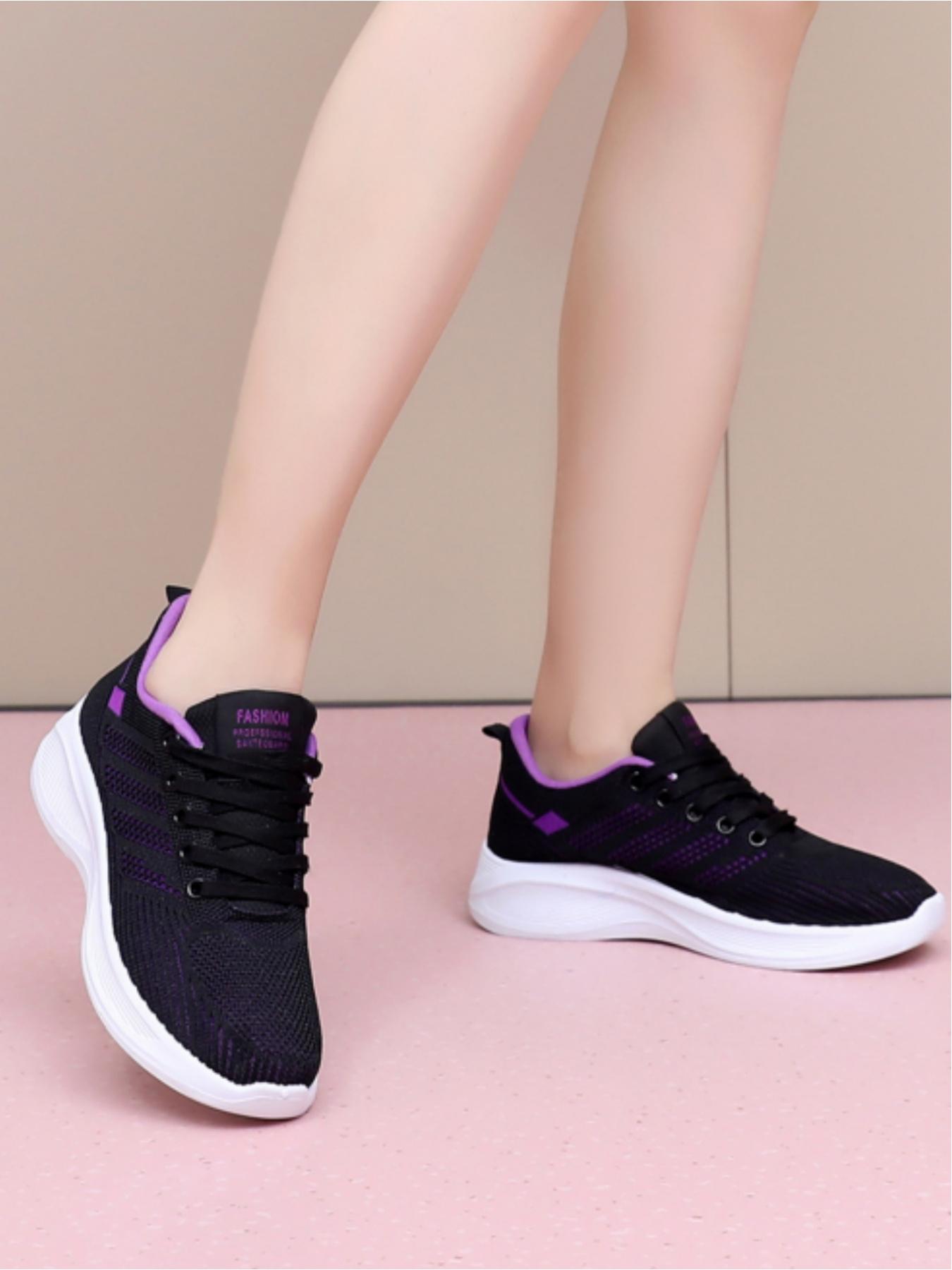 Ladies' casual sports shoes, with contrasting color decoration and fashionable design, trendy logo highlighting personality, breathable mesh wrapping for comfortable and lightweight, thick sole structure for stable support and rebound