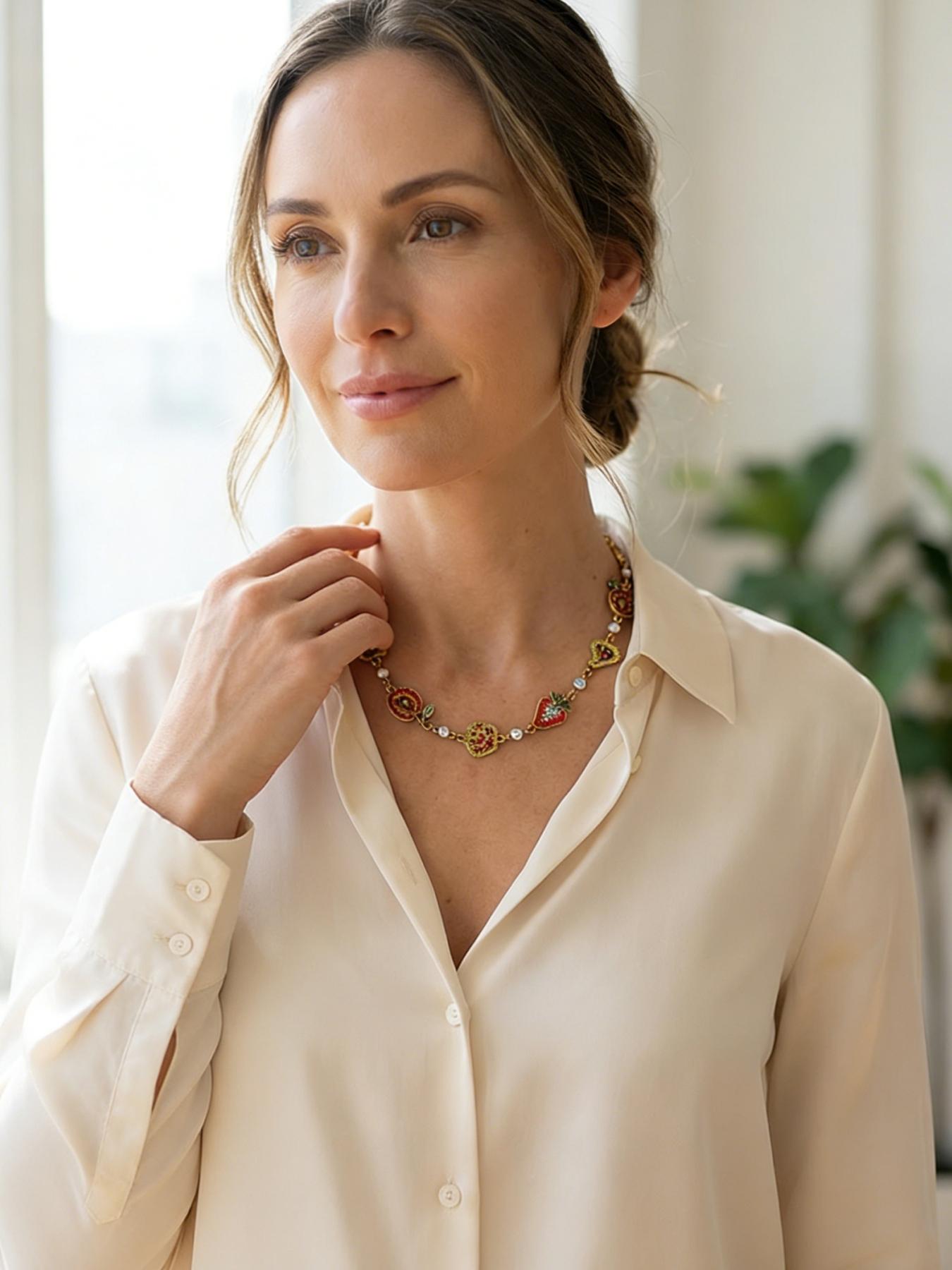 1 fashionable and cute fruit shaped necklace, suitable for daily wear, vacation and dating occasions, and also a surprising and exquisite small gift.