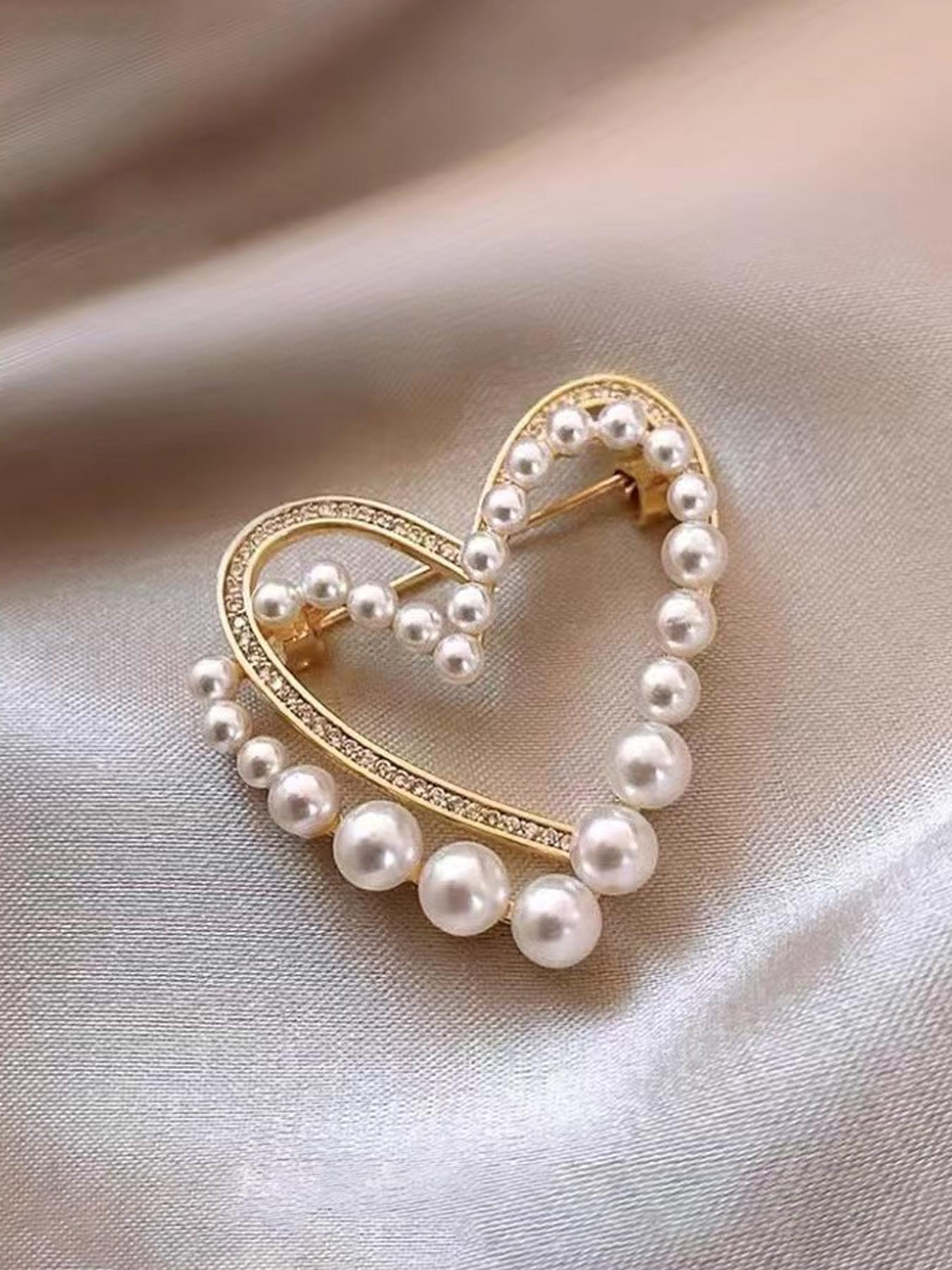 Fashion Simulated Pearl Rhinestone Heart Brooch Pin, Simple Casual Women's Daily Party Versatile Shirt Clip Lapel Flower, Fashion Accessory