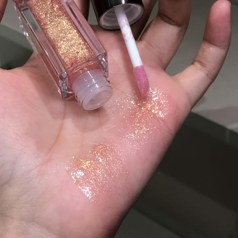 Shimmering Glitter Lip Gloss, Radiant Metallic Pearl Finish, Shiny Makeup Effect with Long-Lasting, Non-Sticky Formula, Suitable for All Skin Types