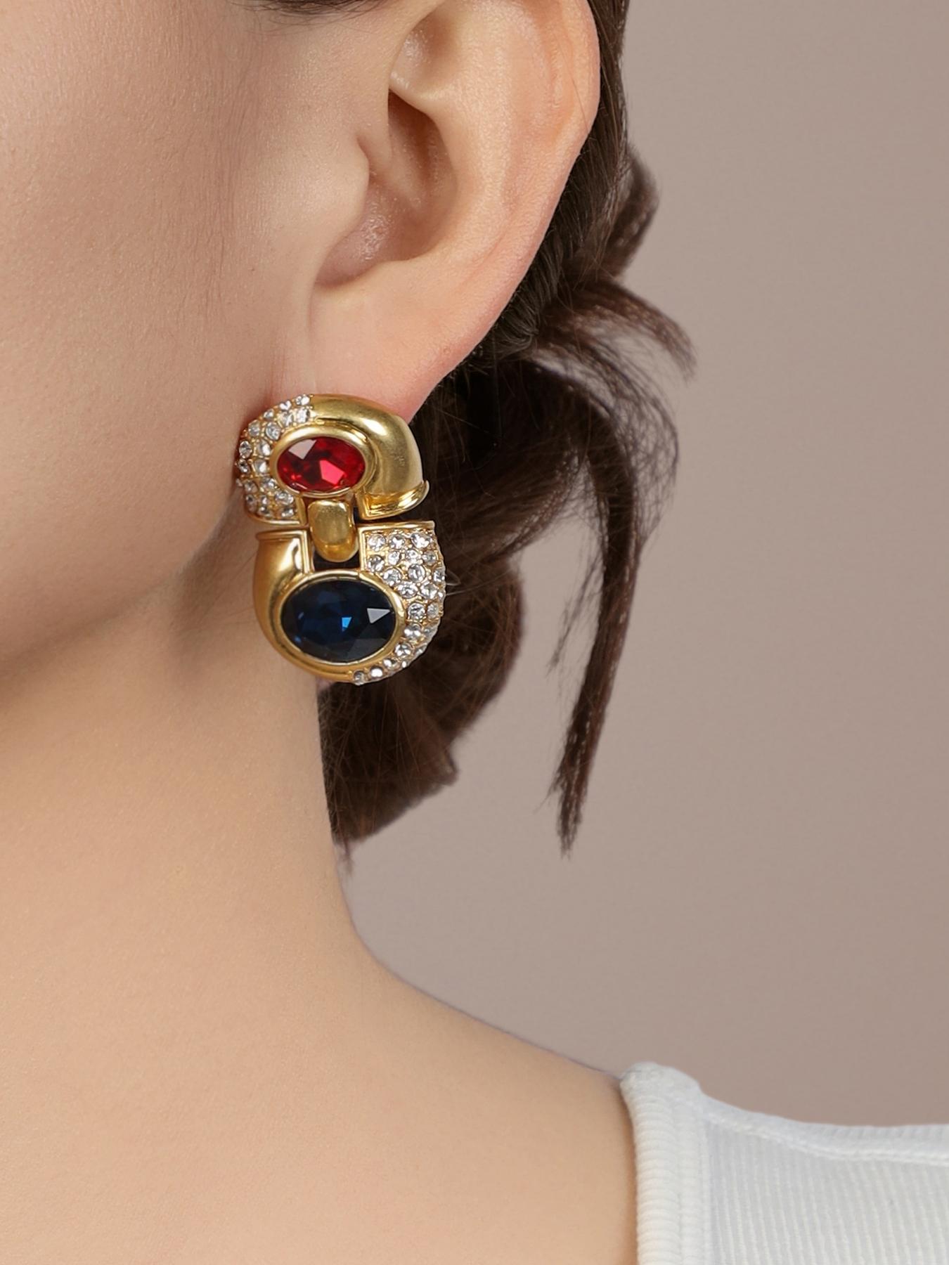 1 fashionable and cute geometric contrasting color earrings, suitable for daily wear, vacation and dating occasions, and also a surprising and exquisite small gift.