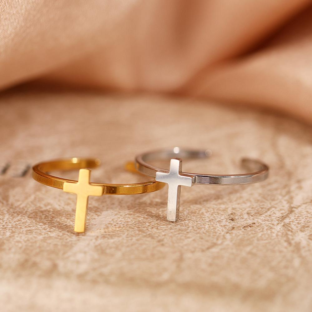 Exclusive and moderately luxurious cross-shaped open ring for couples. A pair of stainless steel jewelry for hands.