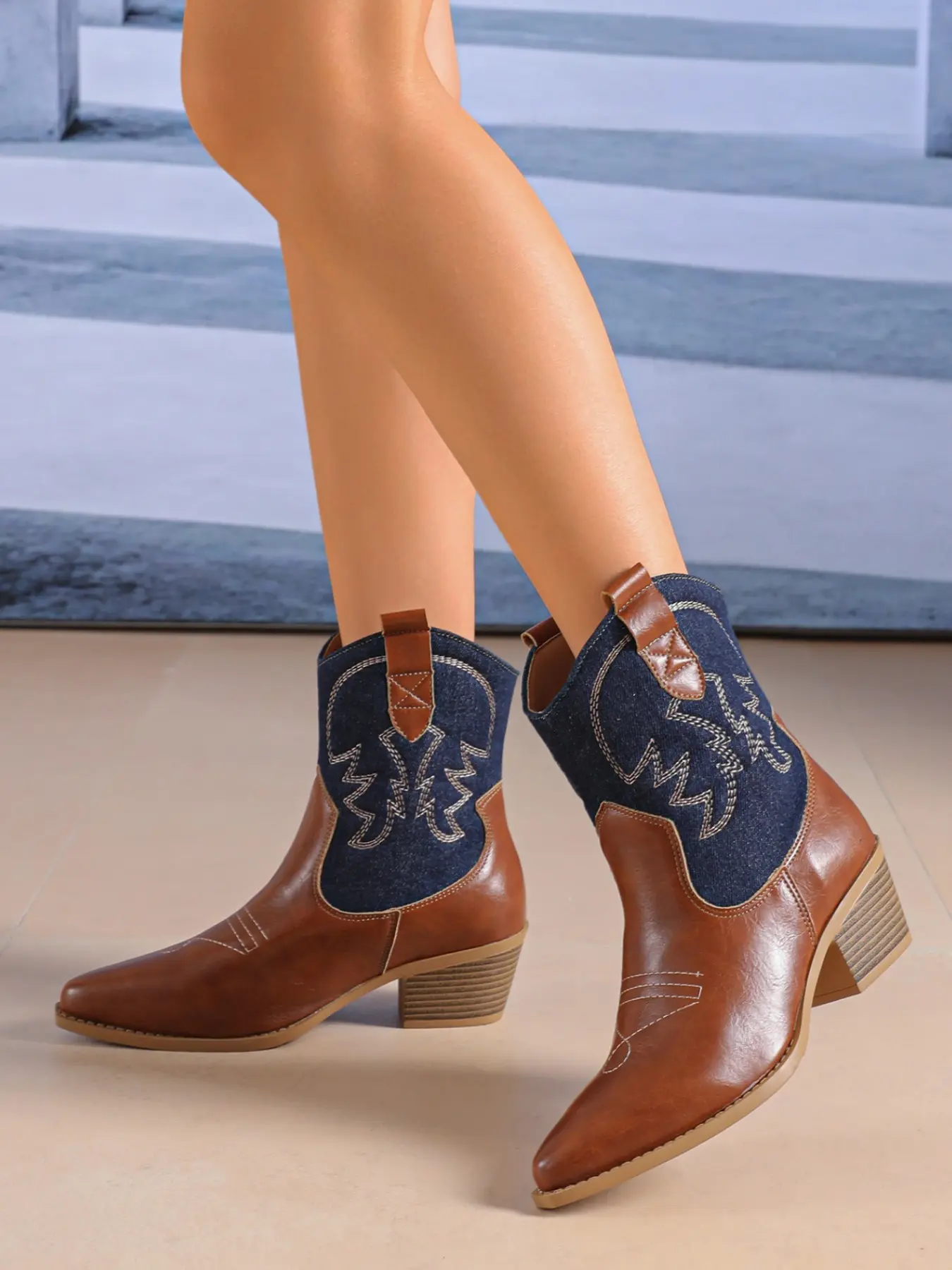 Western Style Denim Patchwork Short Boots, Vintage Embroidered Thick Heel Women's Shoes, Versatile Slimming Mid-Heel Ankle Boots, Cowgirl Booties