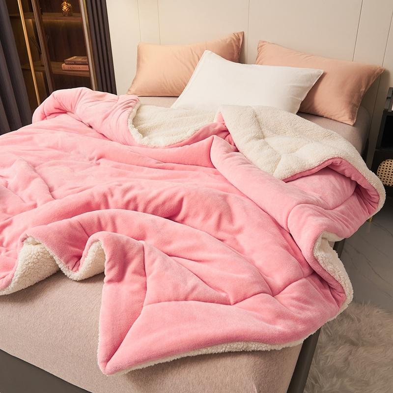 1pcs Solid Color Milk Velvet Shearling Thickened Warm Winter Quilt Blanket, Ultra Soft Comfortable and Warm Thick Blanket, Ideal Christmas and New Year Gift, Perfect for Snuggling on Cold Nights and Home Decor, Soft Fleece Blanket