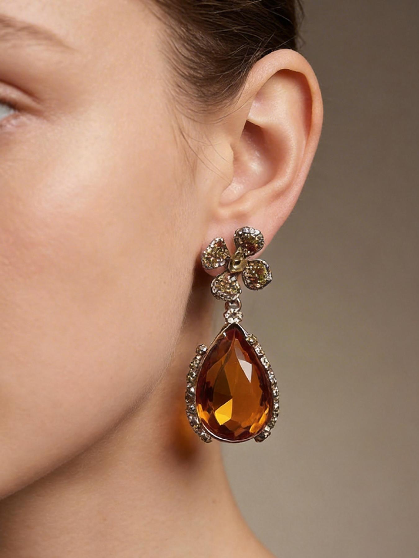 1 pair of retro elegant amber style pendant earrings, suitable for daily commuting, vacation and dating, and is also a surprising and exquisite small gift.