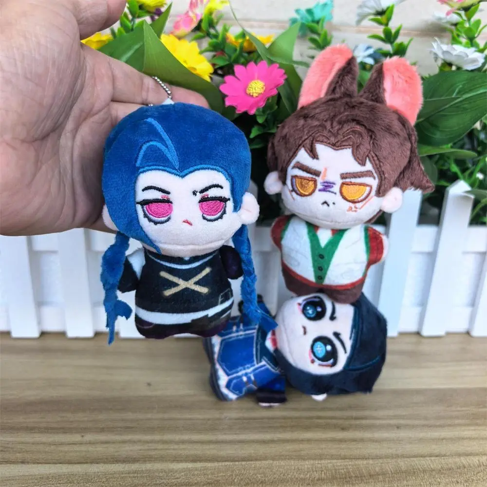 2026 Hot selling toys In Stock 10cm Cute Cosplay Anime Game Powder Jinx / Machine Herald Viktor / Caitlyn Kiramman Plush Toys Keychain Plushie Doll Internet-famous toy