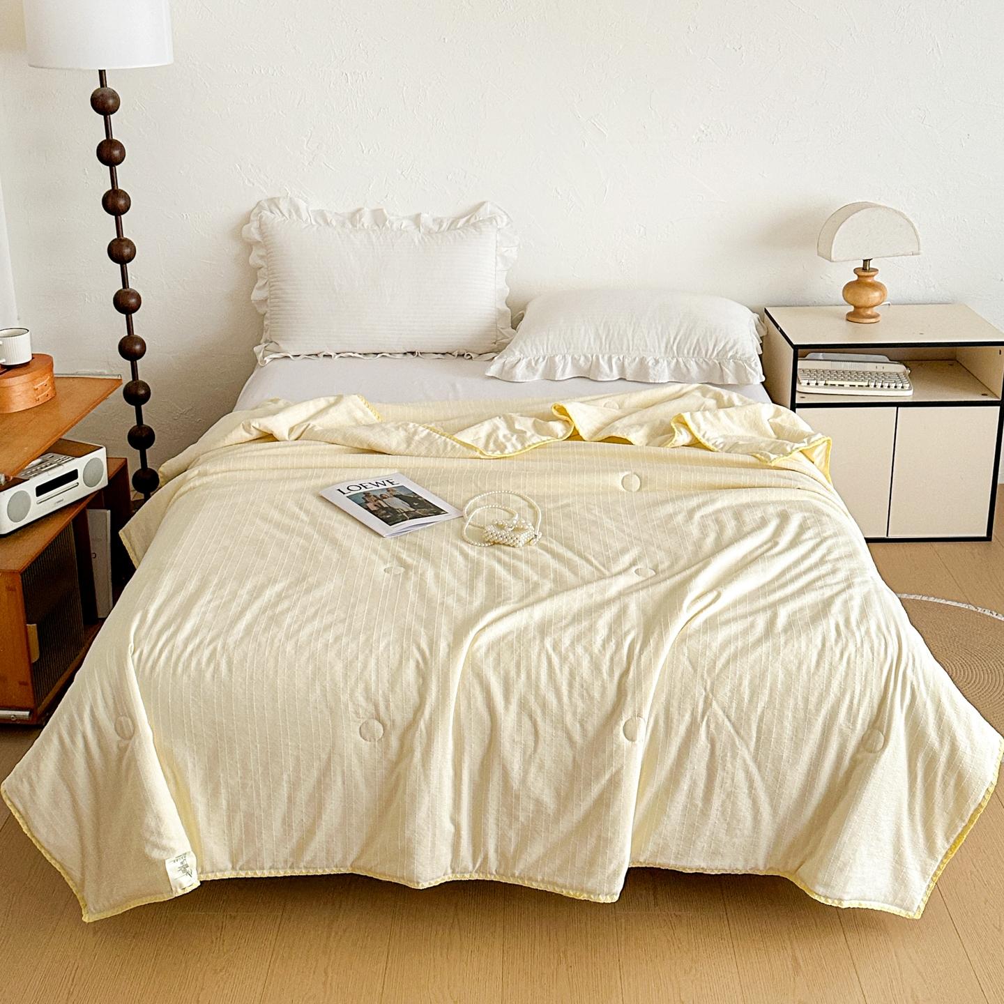 1pcs Solid Color Minimalist Summer Comforter, Cooling Quilt, Air Conditioning Blanket, Yarn-Dyed Jacquard Striped Single & Double Size, Quilted Fixed Filling Machine Washable, Soft Skin-Friendly Breathable Summer Quilt