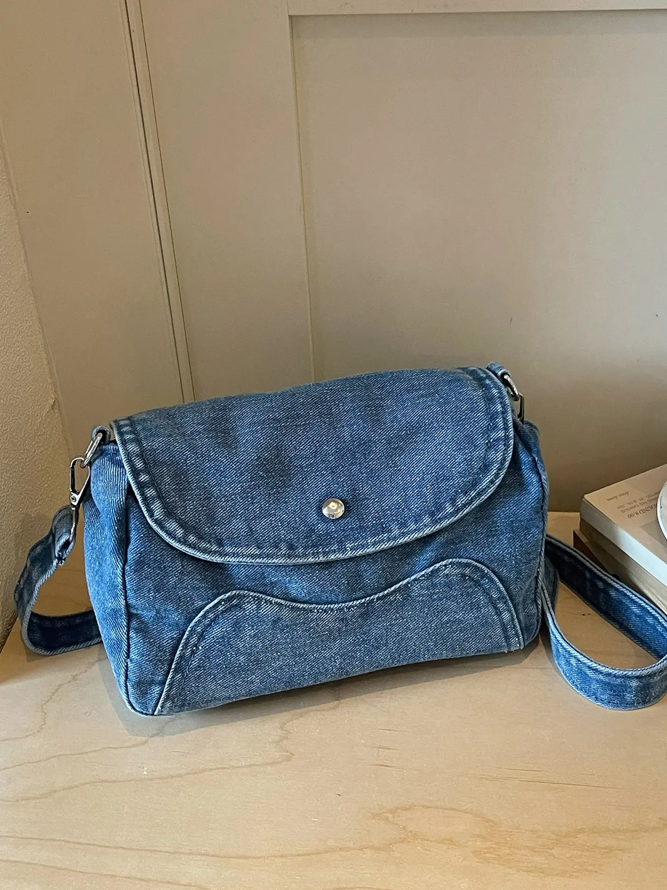 1pc Solid Black Washed Denim Saddle Crossbody Bag, Snap Button Flap Cover Adjustable Wide Shoulder Strap Retro Casual Shoulder Bag For OOTD Shooting, City Shopping, Cafe Hangouts, Weekend Trips, For Y2K Street‑style Fashion Women