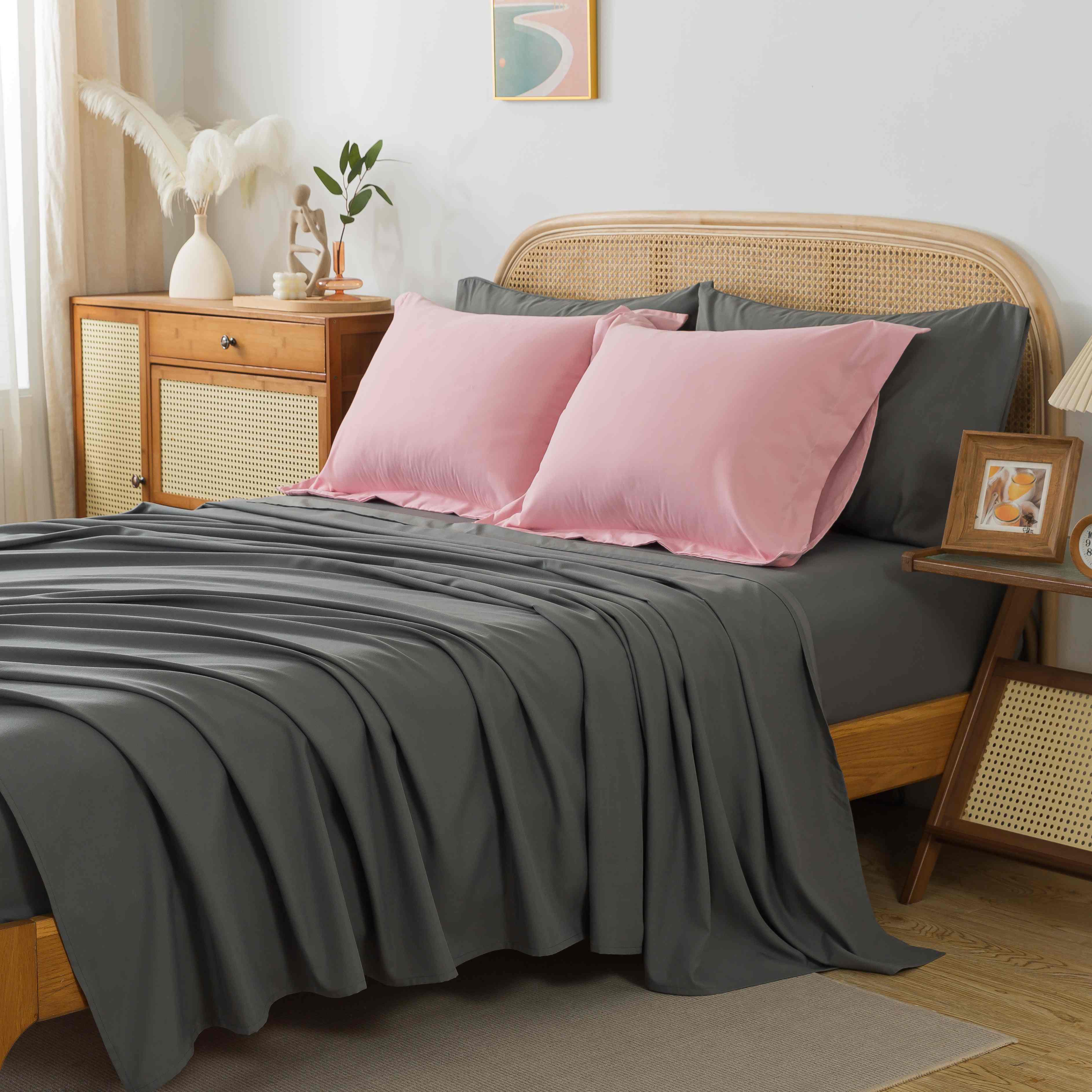 Cosybay 7-Piece Queen Size Comforter Set Orange Halloween Pumpkin Color Microfiber Bedding Set with Flat Sheet Fitted Sheet 4 Pillowcases Lightweight Luxurious Easy Care Machine Washable Christmas Bedding Soft And Breathable