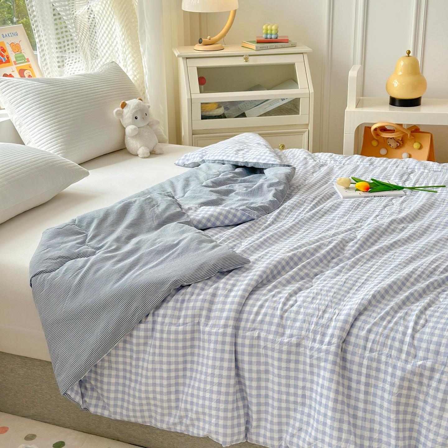 1pc Plaid Summer Quilt, Washable, Non-Clumping, Soft and Skin-Friendly, Ideal for Air Conditioning Use