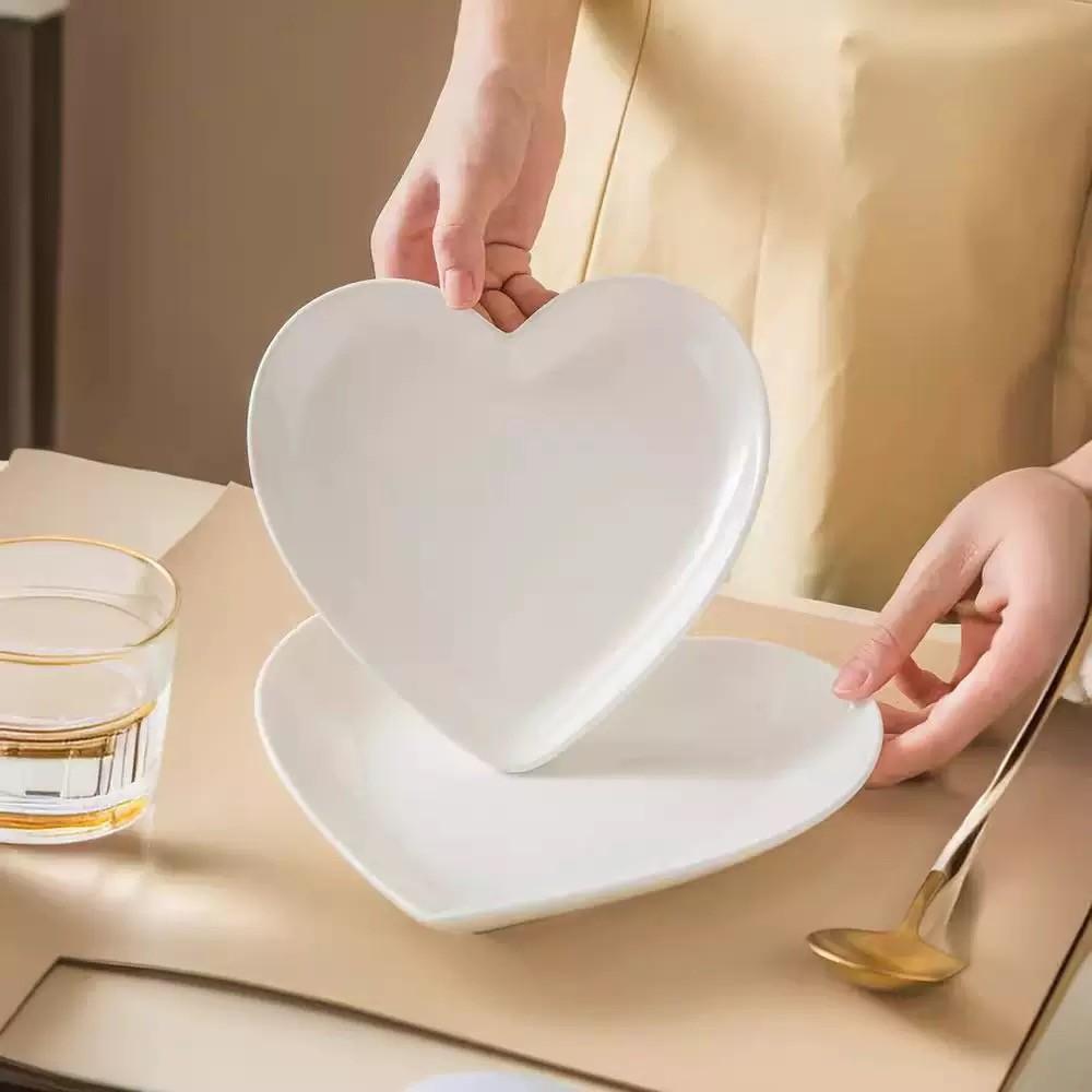 4-Piece Heart-Shaped Ceramic Plates Set, Stackable Dessert Salad Fruit Snack Chips Sandwich Cheese Biscuit Serving Dishes, Oven Microwave Dishwasher Safe, Modern Ceramic Dinnerware