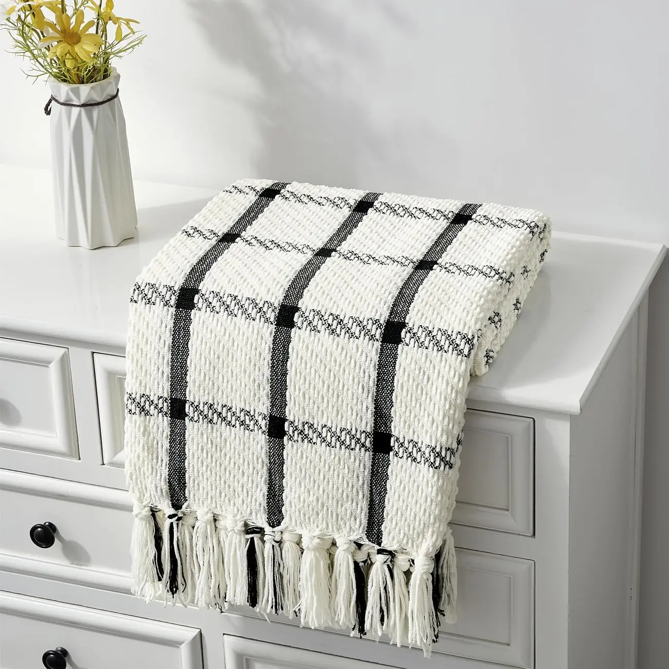 50"X60"  Breathable Soft and Warm Chenille  Throw Blanket for Sofa Couch Bed,  Decoration Throw with Tassles (Black & White)