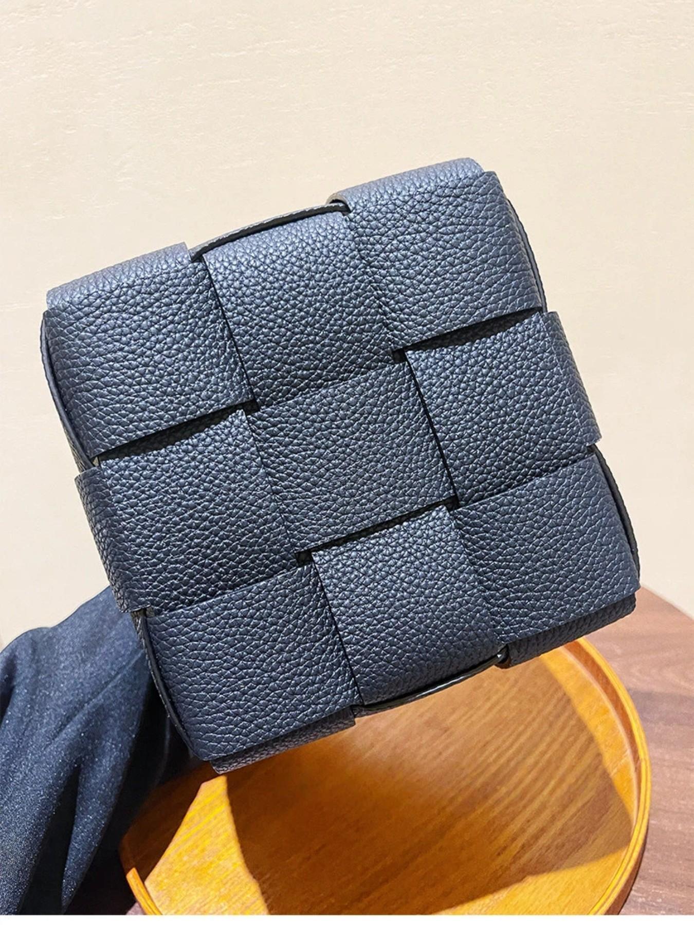 High-Quality top-grain leather Storage Basket, Elegant Makeup Brush Organizer, Perfect for Vanity & Bathroom, Essential for Beauty Bloggers