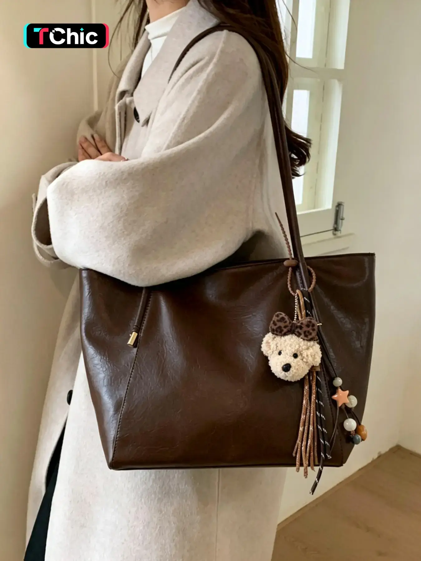 Waxed leather large capacity tote bag 2025 versatile temperament casual autumn and winter women's shoulder bag with pendant suitable for commuting, shopping, leisure travel, daily accessories, Commuter bags