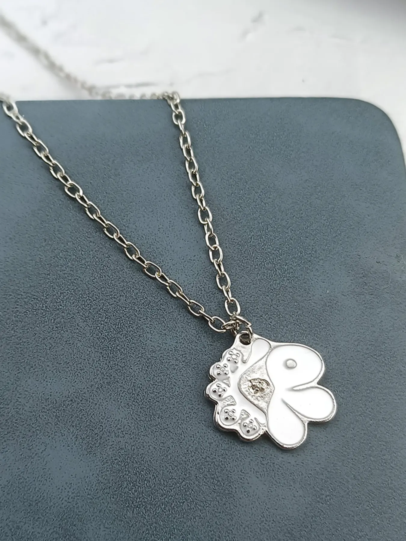 Cute Puppy Locket Necklace, Wavy Fur Rhinestone Enamel Cartoon Pendant, Simple Silver Color Chain, Student Daily Accessory
