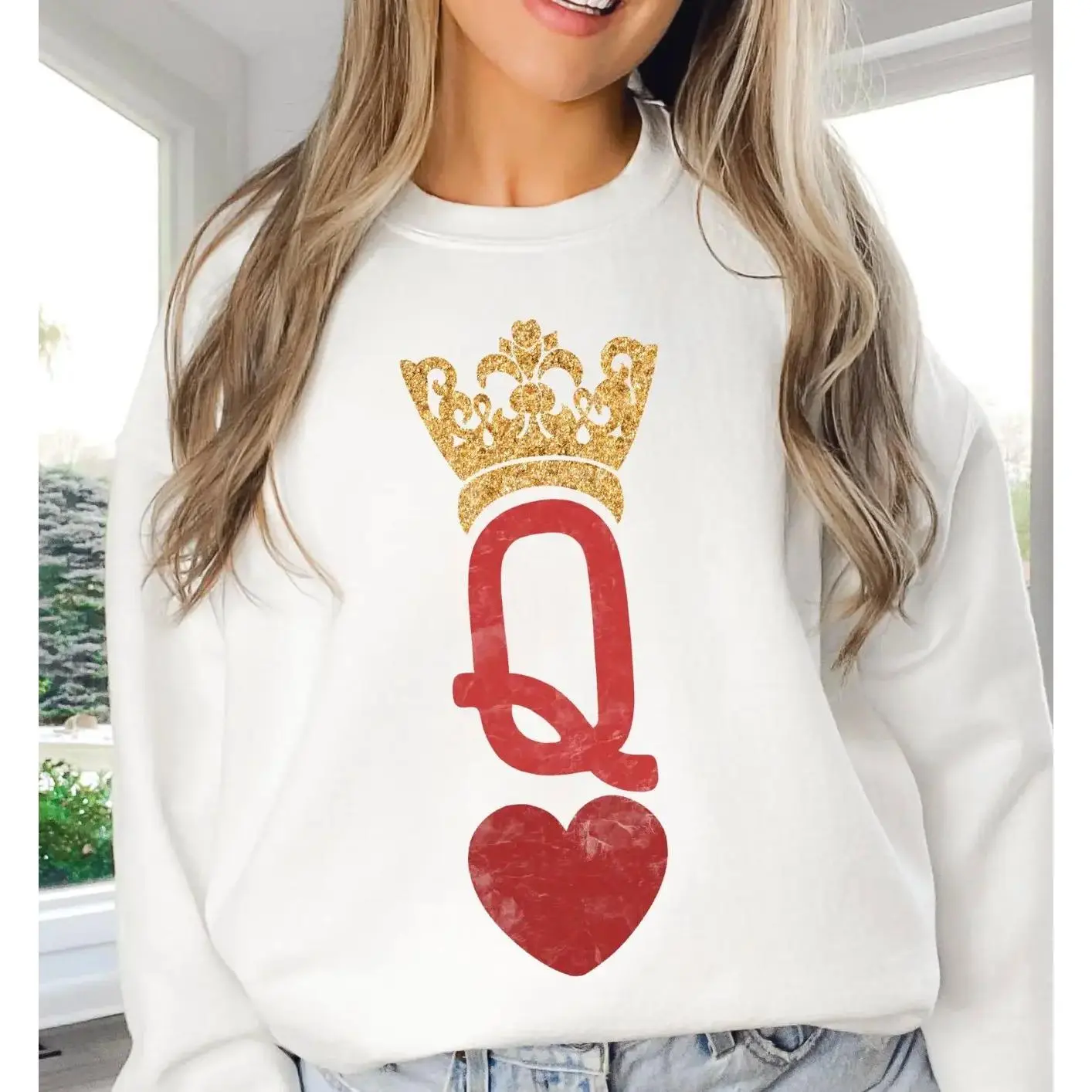 Queen Of Hearts Sweatshirt Vintage Sweatshirt Trendy Birthday Valentine's Day Gifts For HerCrewneck Long Sleeve Feminist Sweatshirt Queen