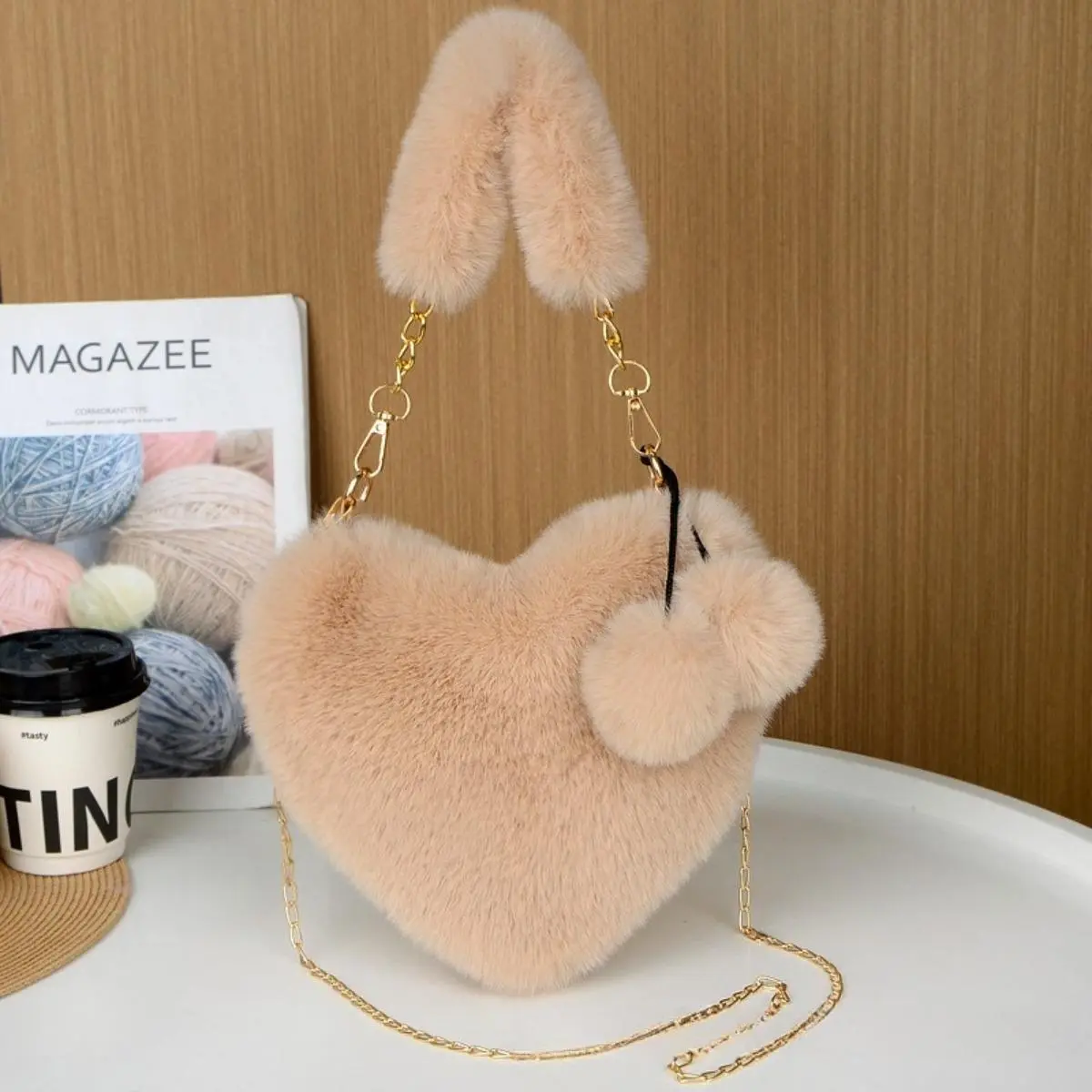 Women's Crossbody Bag Adjustable Furry Heart-Shaped Faux Fur Cute Fluffy Soft Lightweight Y2K Coquette Mini Handbag for Valentine's Day Date Night