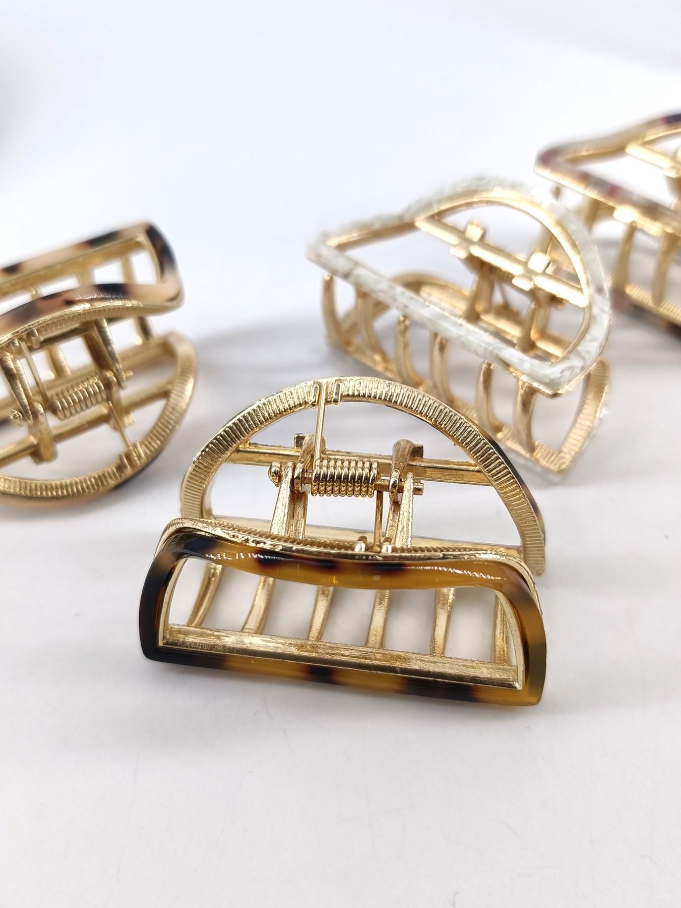 1 Piece 5cm Hollow Semi-Circular Acetate Alloy Hair Clip, Metal Material, Retro Elegant Style, Suitable for Semi-Updo Hair Styles, Ideal for Wearing at Weddings and Banquets