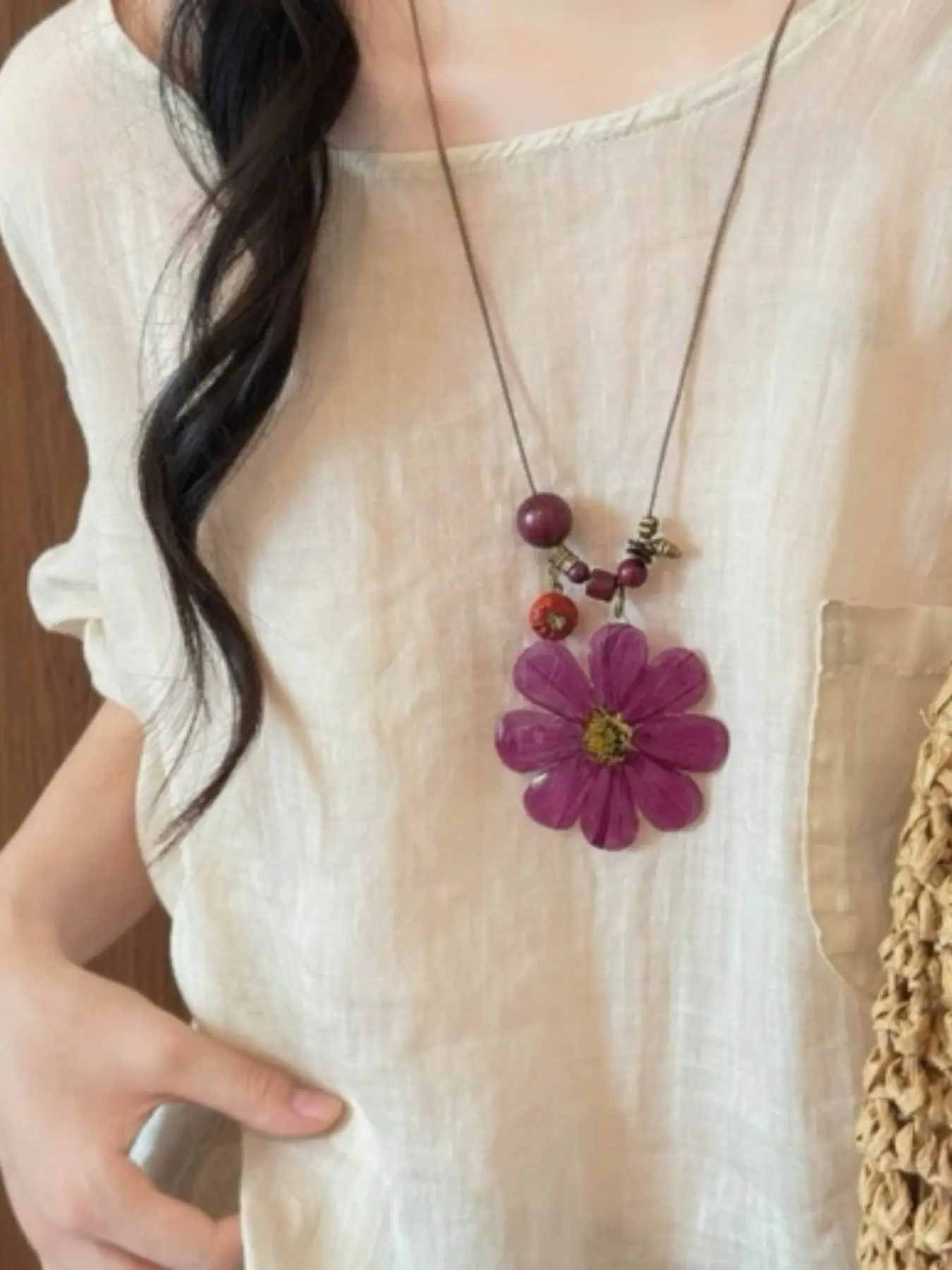 Vintage Dried Flower Necklace for Women, Long Bohemian Wooden Bead Sweater Chain, Literary Cotton Hemp Everlasting Flower Accessory