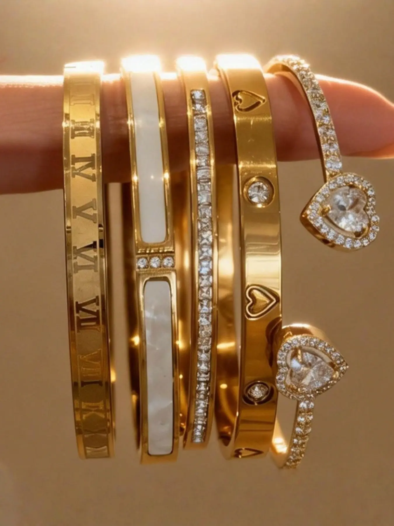 5-Piece 18K Gold-Plated Stackable Bracelet Set, Roman Numerals, Shells, Artificial Zirconia and Heart Designs, Hypoallergenic Stainless Steel Fashion Wrist Jewelry for Women