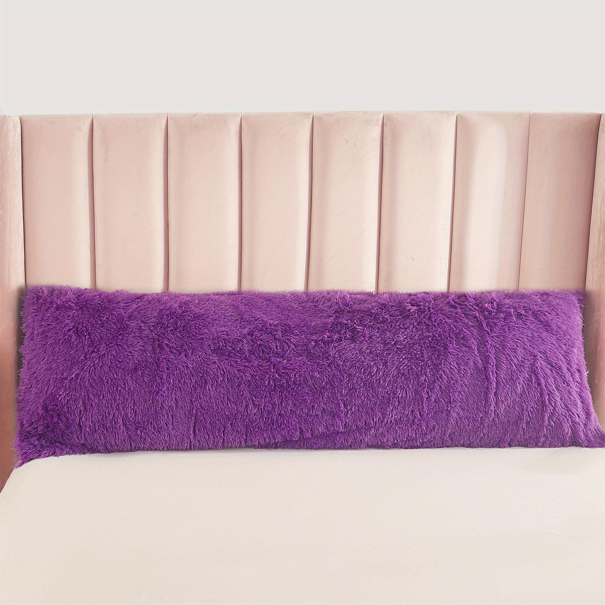 1 piece solid color plush bed pillowcase, body pillowcase and decorative pillowcase. 1 pillowcase only, no core included. Soft and comfortable fabric, suitable for sofa, bedroom, guest room, hotel, inn, school dormitory and car decoration.