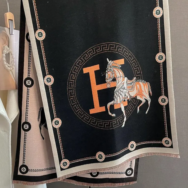 Autumn Winter Fashionable Single-Sided Print Scarf Shawl, Multi-Functional Warm Accessory for Outdoor Travel Dating Decoration, Elegant Printed Scarf