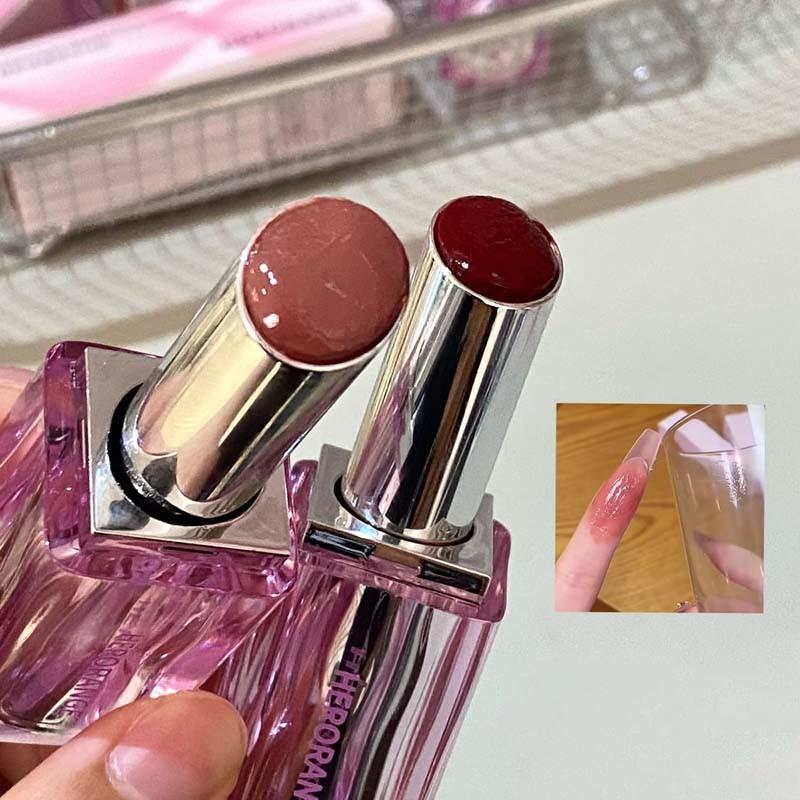 Highly moisturizing lipstick provides long-lasting hydration and repair for dry lips. The smooth, creamy texture applies easily, offers rich color payoff, and is long-lasting and smudge-proof, creating plump, soft lips. A must-have gift for Mother's Day.