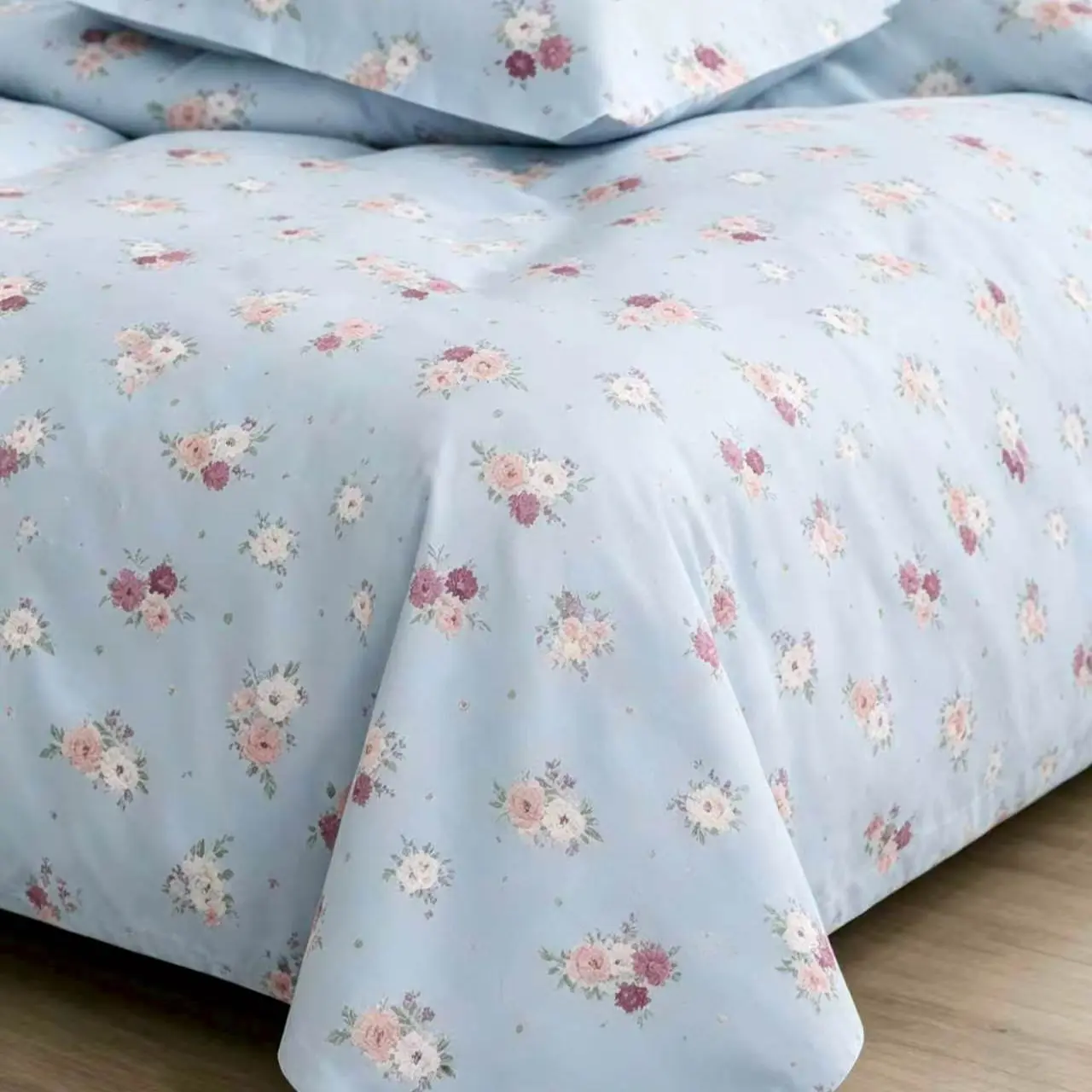 Blue Floral Bed Sheet 230x230cm, Bedroom Essential, One Size Fits All, Batch Number 1, No Ca Prop 65 Compliance Required