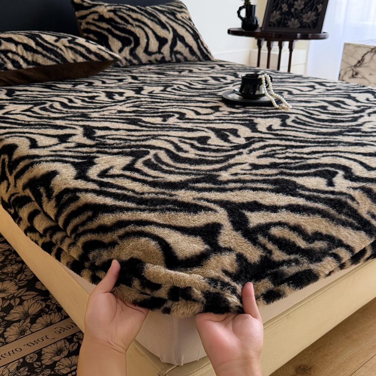 Faux Rabbit Fur Leopard, Tiger & Butterfly Print Fitted Sheet 3-Piece Set – Luxurious, Soft & Warm Solid Color Bedding, Premium Set (Includes 1 Fitted Sheet + 1/2 Pillowcases), All-Season, Perfect for Bedroom, Dorm, Sofa, Cozy Christmas Gift