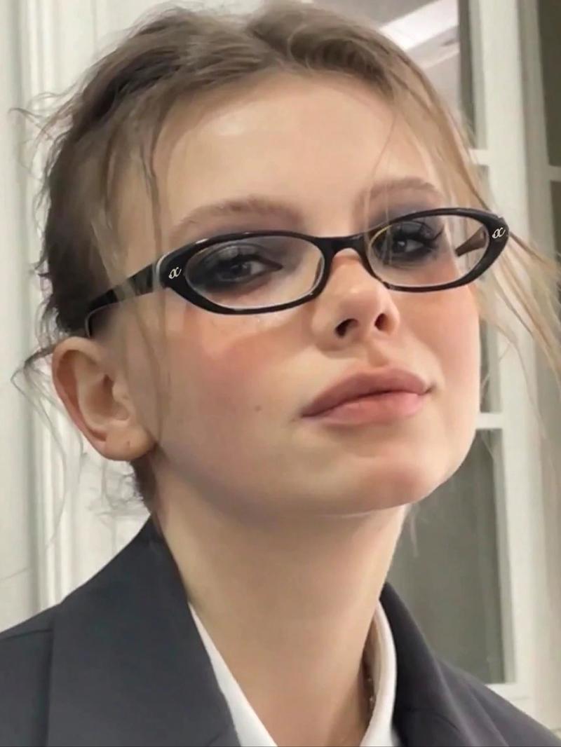 Small Frame Tr90 Oval Cat Eye Fashion Glasses, Metal Hinges Retro Personalized Versatile Anti-Blue Light Eyewear for Daily Wear