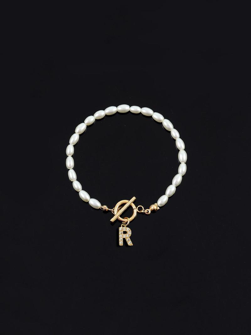 2024 Summer Women's Letter Initial Detail Faux Pearl Decor Bracelet Back To School, Stainless Steel Ot Buckle Matching Jewelry, Chain Clean Girl Accessories, Fall Outfits, Fall Freshness Fall, Letter Link Bracelet