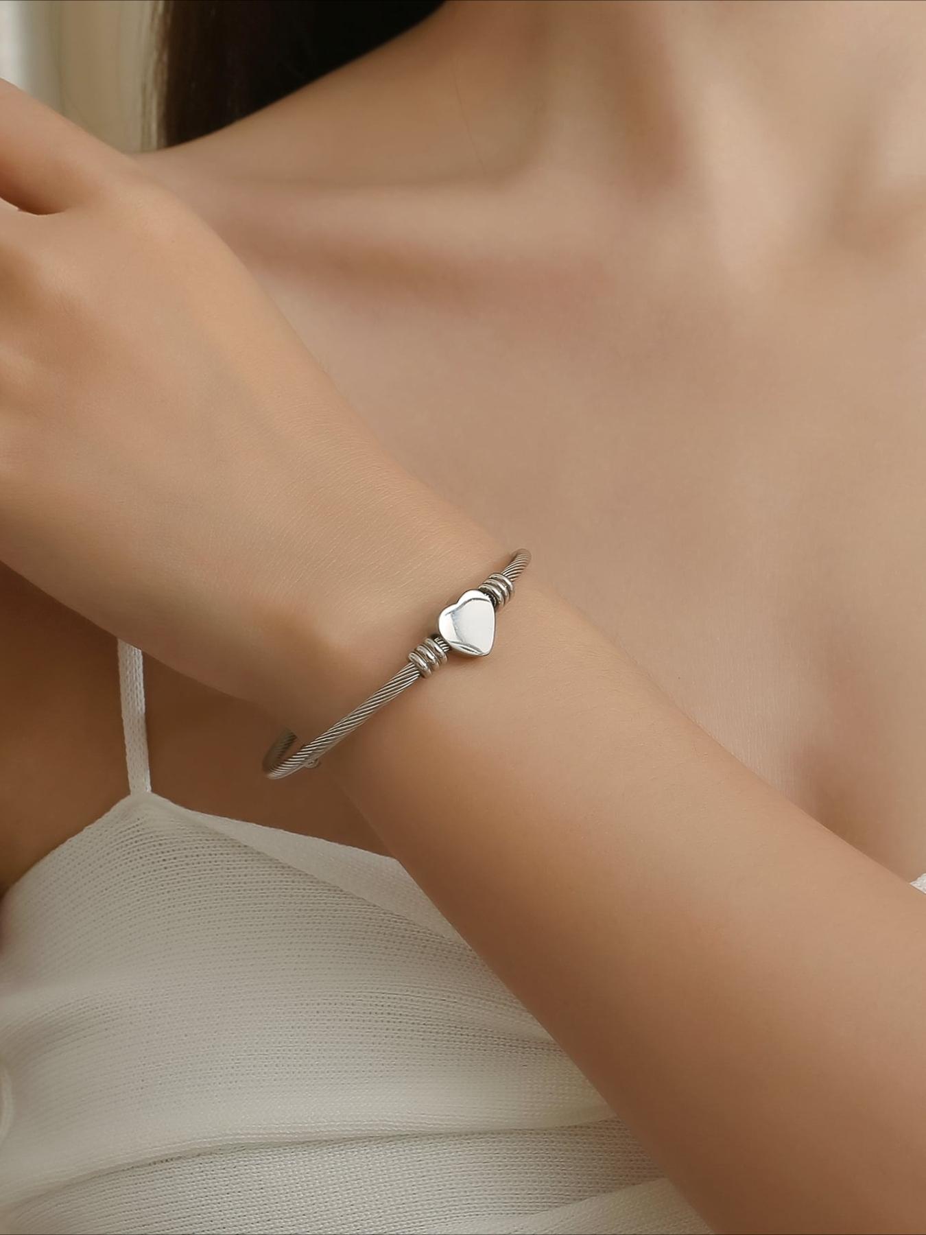 Fashionable and Minimalist Stainless Steel Heart Bracelet, Trendy and Simple Accessories, Versatile Bracelet for Daily Use