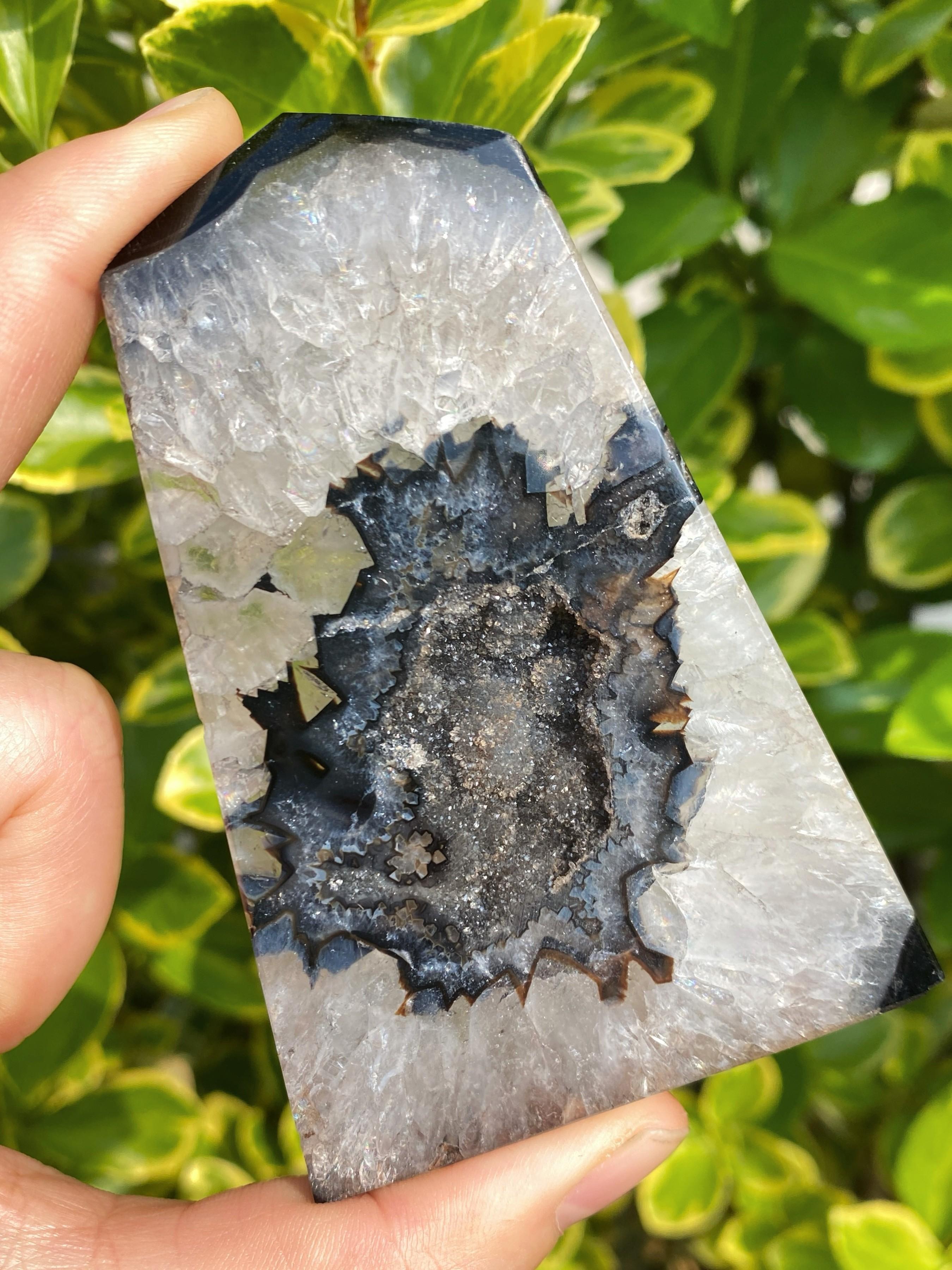 1pc 40-130g Natural Crystal Black Sardonyx Crystal Cave Door Ornaments, Creative Home Desktop Decoration, Crystal Collection, Unique Gifts Choice.