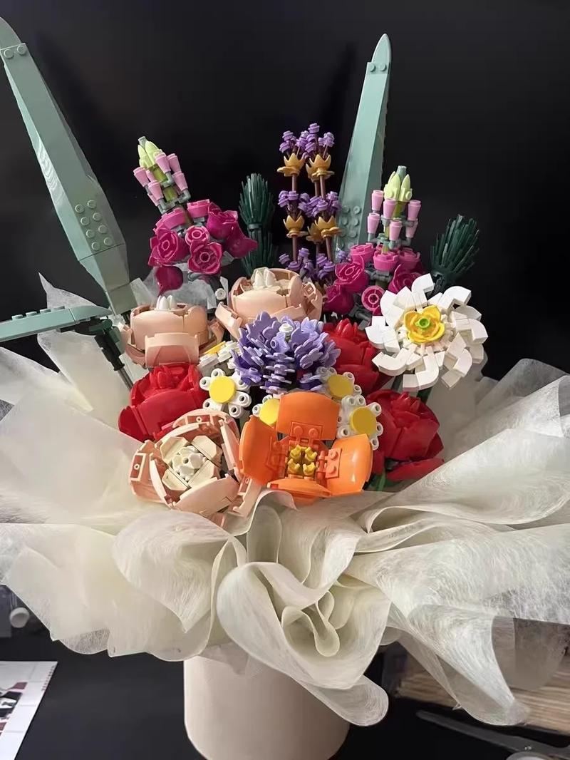 789pcs Pink Rose Bouquet 10374 Building Blocks Sets Red Rose Artificial Flower Bouquet Suitable for Christmas Gifts for Girlfriend Valentine's Day Gifts