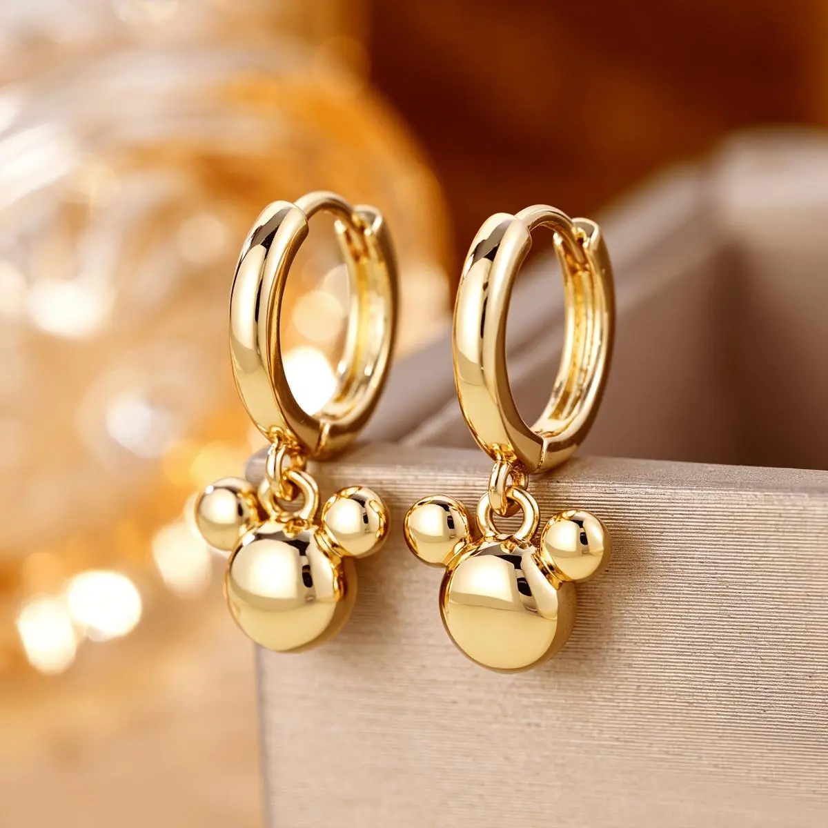 A Pair of Women's Simple and Exquisite Mini Cartoon Avatar Pendant Earrings, Niche and Cute Earrings, Versatile Daily Commute Decorative Accessories for Women