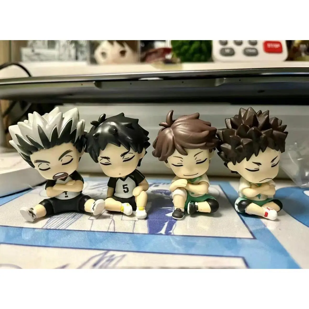 Japan Haikyu!! Shoulder Lean Fig Series 2 Blind Box ToyOikawa Tooru Keiji Akaashi Oikawa Tooru Action Figures Decoration Gifts