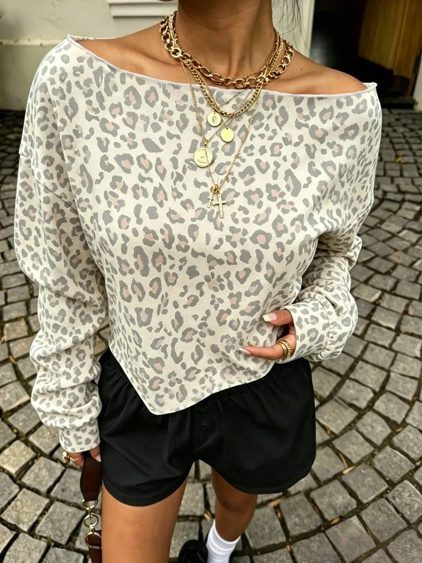 Elegant Leopard Print Long Sleeve Sweatshirt for Women, High-Neck Slim Fit Casual Streetwear, Fall & Winter Fashion, Unique Style