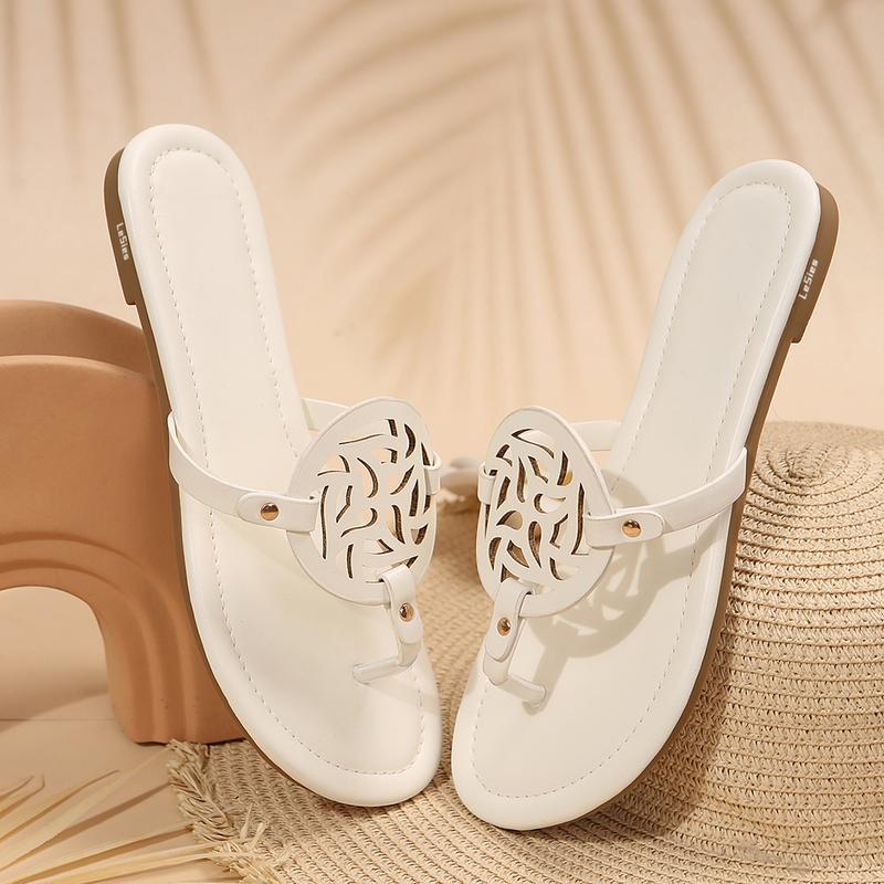 Stylish Women's Flat Thong Sandals for a Comfortable and Dressy Summer Look on the Beach.
