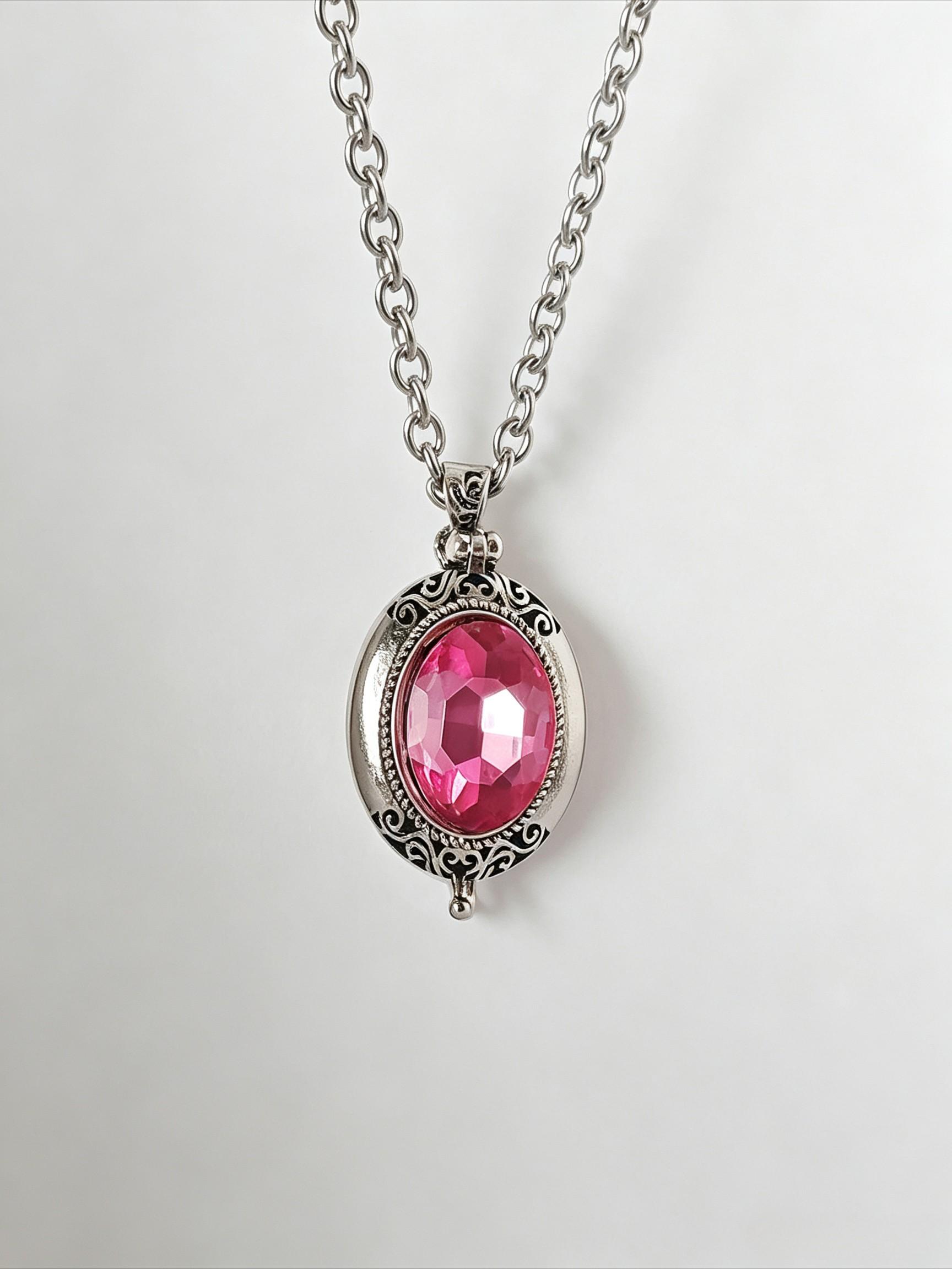 A Vintage-Style, Fashionable, Openable Rhinestone Photo Box Pendant: A Unique, Niche Design for Women—a Versatile Picture Necklace for Everyday Wear and Commuting