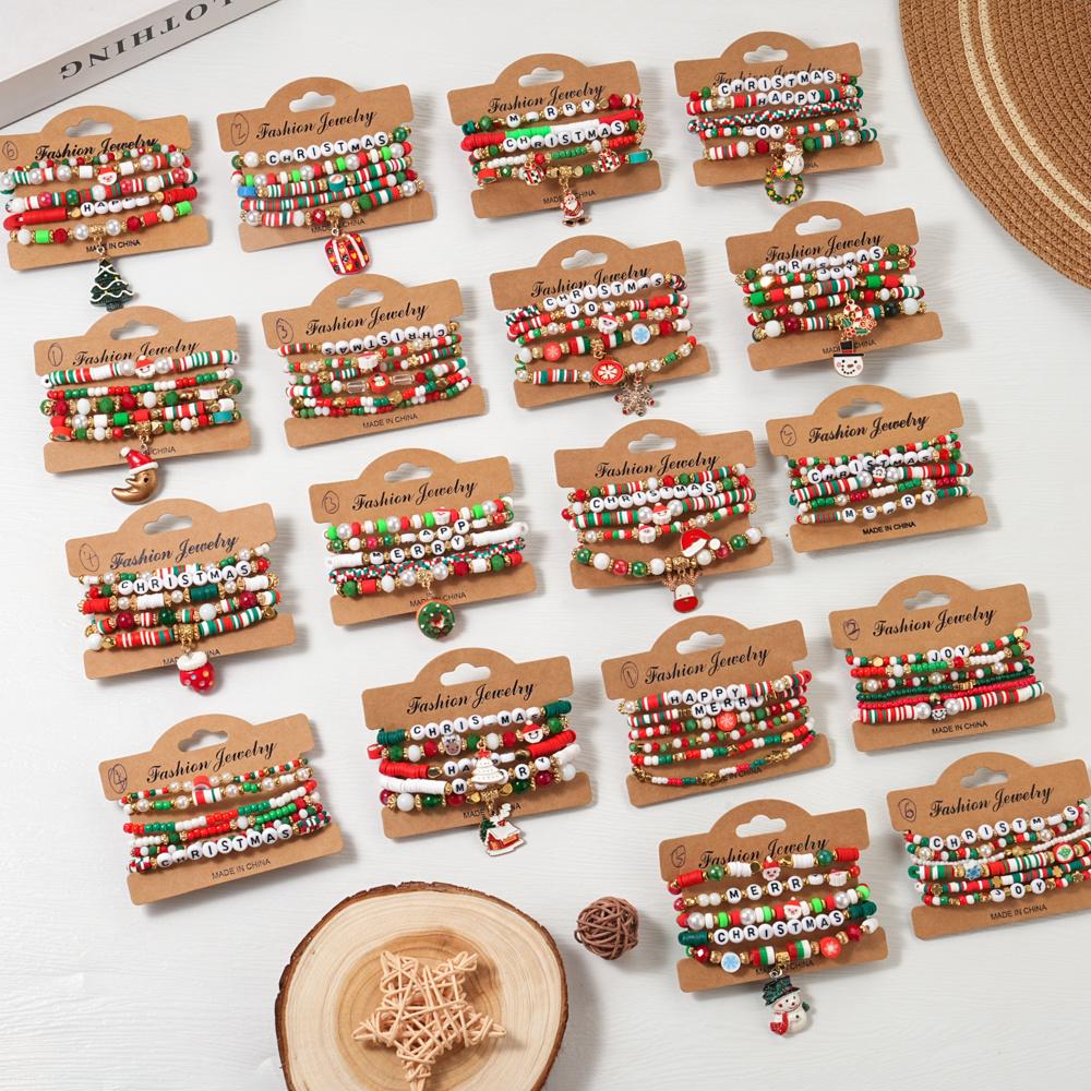 25/35/45Pcs Merry Christmas Polymer Clay Beaded Heishi Charm Bracelet Set - Women'S Colorful Party Favors And Gift Ideas - Random Santa Claus, Deer, Tree, Bell, Sock, Glove Designs, Perfect for Christmas Party Holiday Celebrations