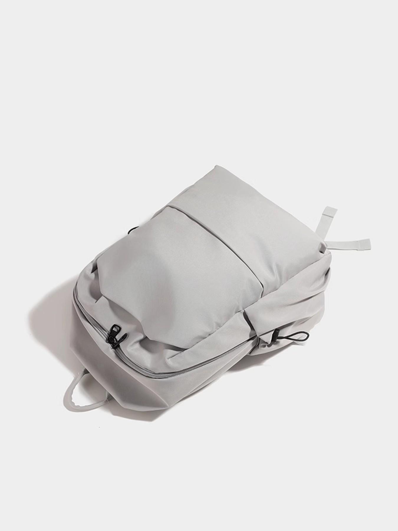 This sleek and minimalist backpack is perfect for short trips, leisurely strolls, and everyday commuting. It's a versatile computer bag that's lightweight and sturdy, making it ideal for a variety of occasions.