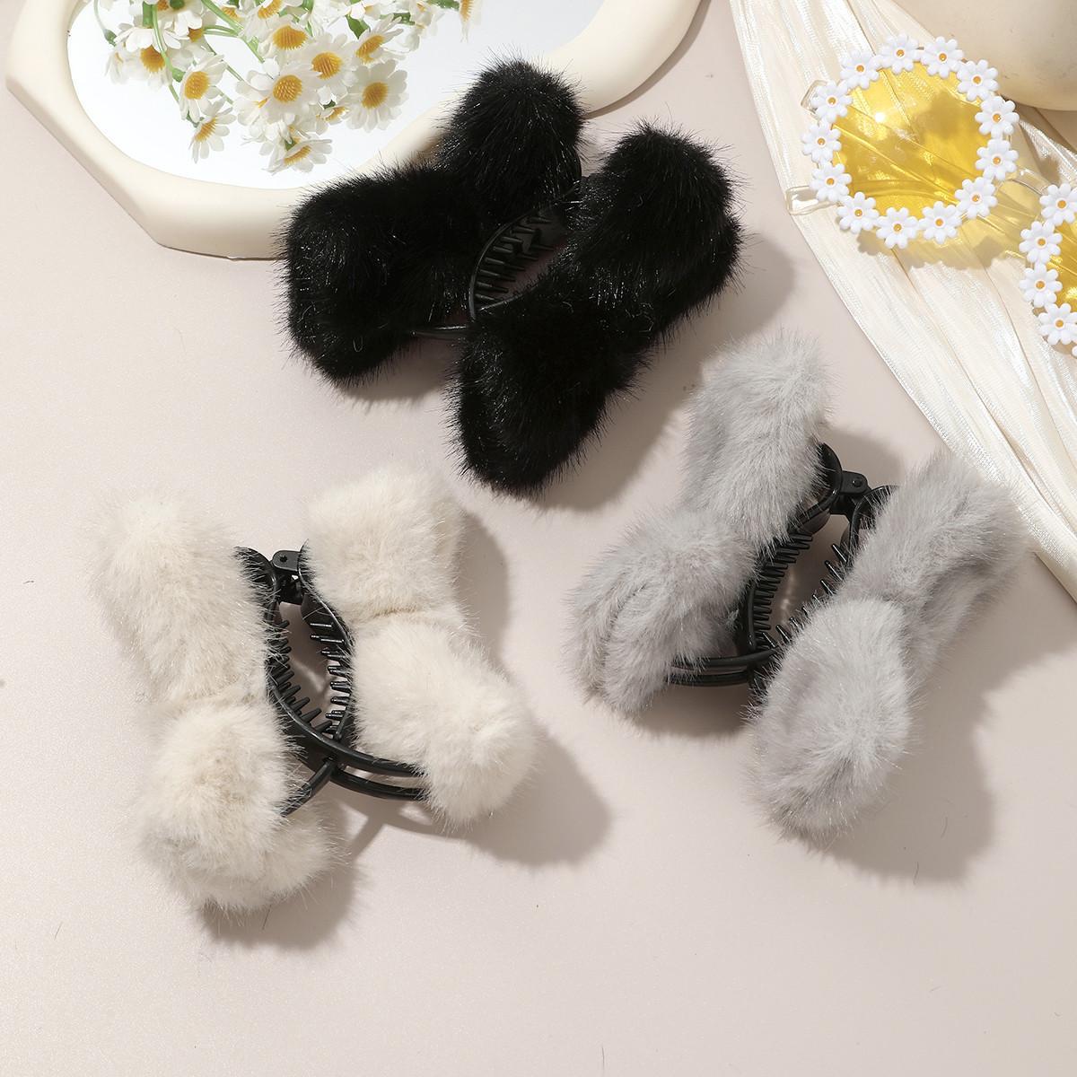 Large Bow Hair Claw Clips for Women & Girls, Elegant Soft Plush Fuzzy Hair Claws, Stylish Strong Hold Hair Accessories, Non-Slip Design Perfect for Thick & Thin Hair, Ideal for Daily Wear & Casual Hairstyling