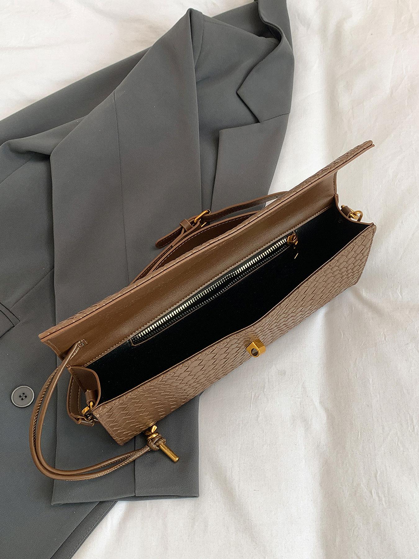 Versatile retro Classic Flap Shoulder bag with a niche design, a daily exquisite and casual crossbody bag, a fashionable and lightweight small square bag, suitable for shopping, commuting, work, daily outings, and parties