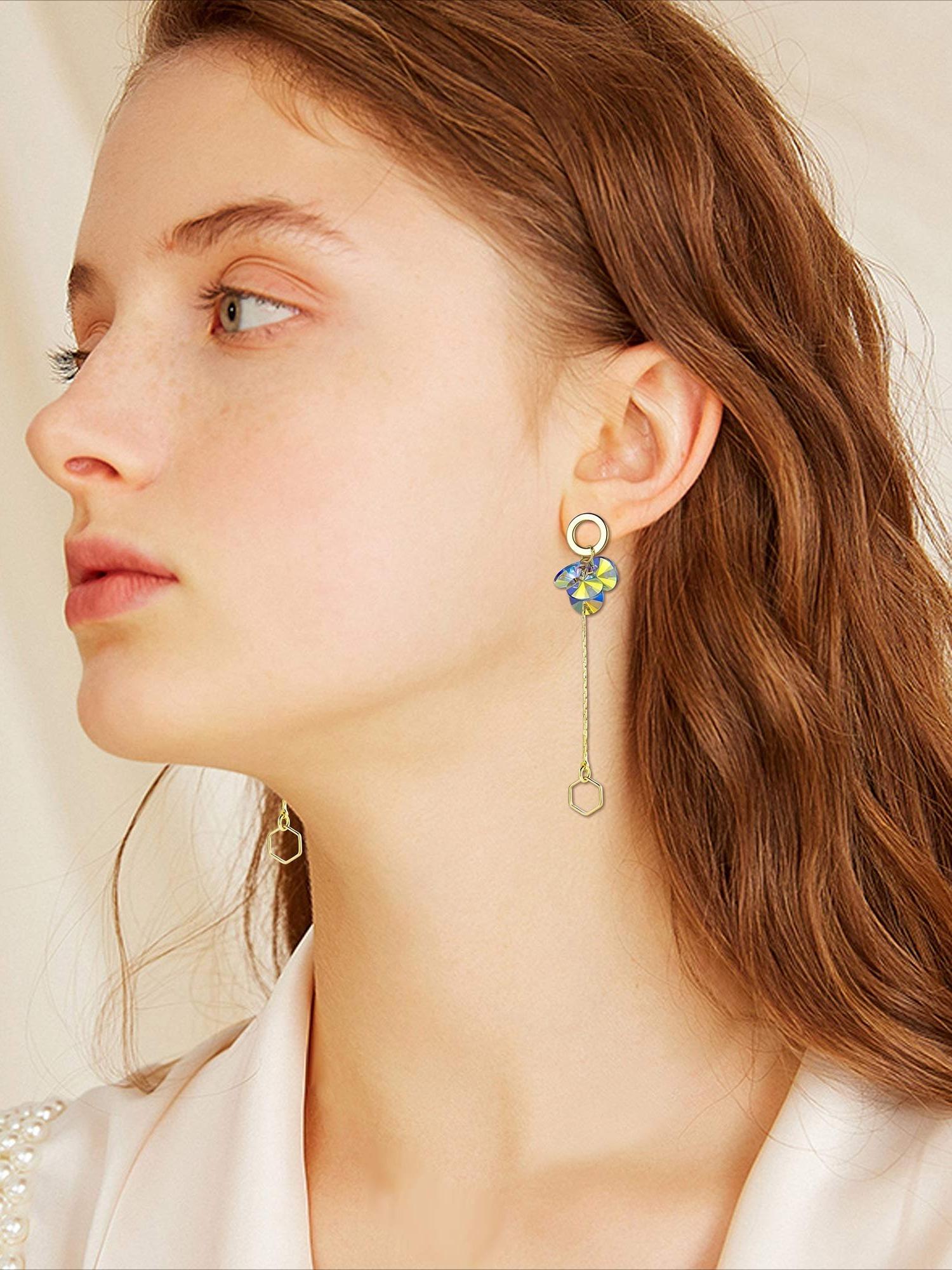 1 Pair Delicate Golden Long Chain Dangle Earrings for Women Men Beautiful Flower Clusters Shimmering Iridescent Swarovski Crystals Face-slimming Visual Effect Hypoallergenic Copper Construction Safe for Sensitive Skin