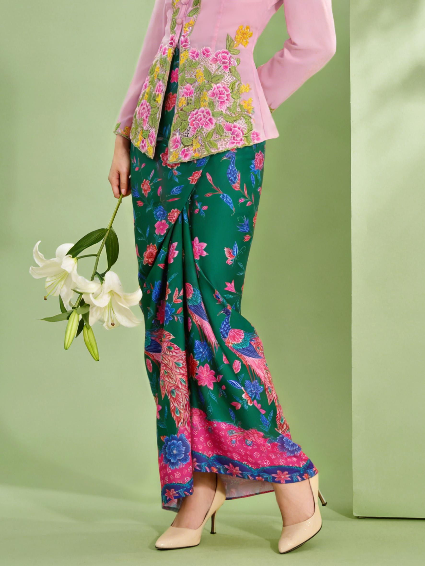 Modern kebaya, women's midi skirt, wrap dress, sarung women's style, Hari Raya Haji 2026, modern baju kurung, festive clothing, engagement festive clothing. Slim cut that accentuates the waist, suitable for women to wear.