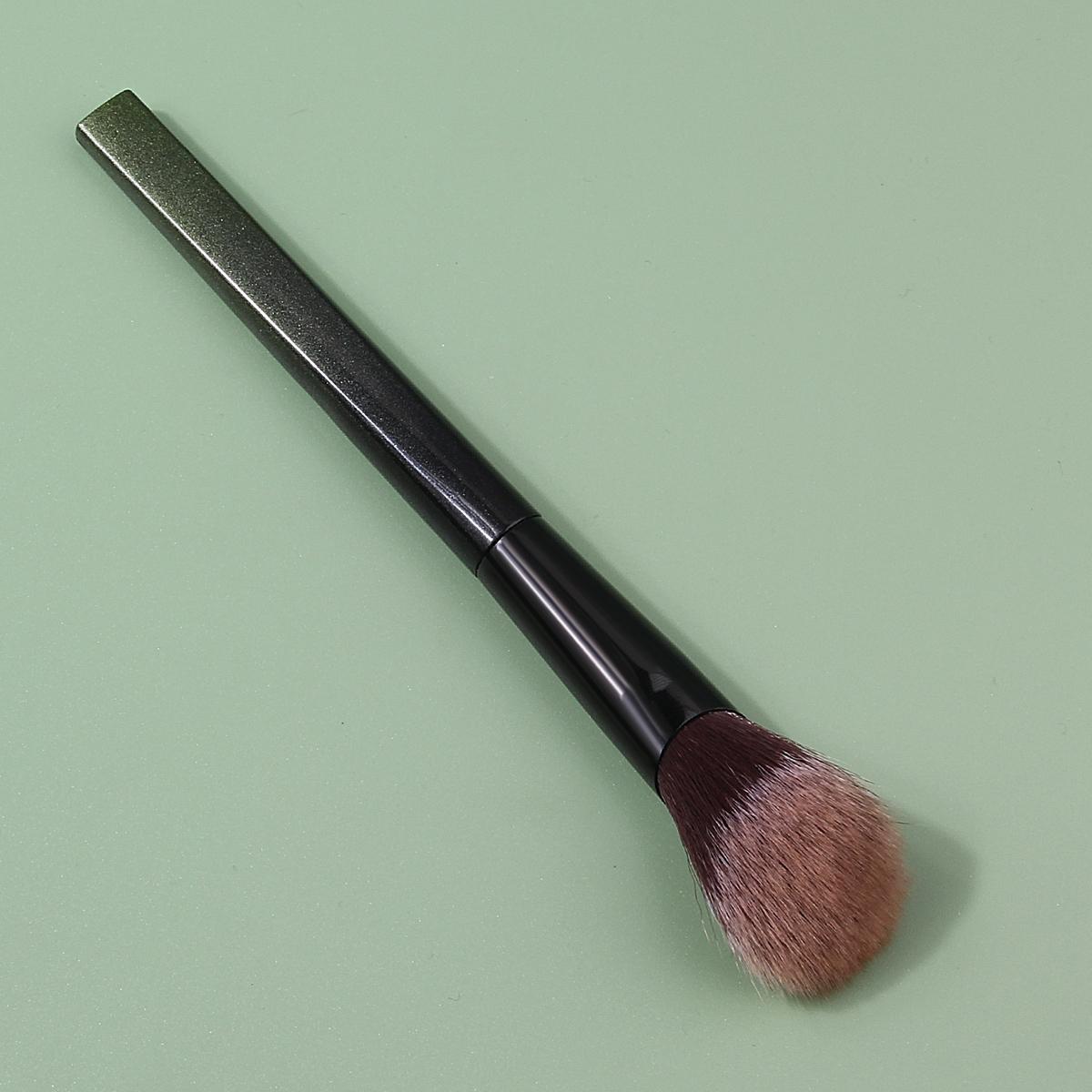 1PCS New soft bevel blush brush, Highlight brush, contour brush, and smudge brush - multi-purpose use. Professional makeup brush tools for beginners and experts Multifunctional Makeup Brushes